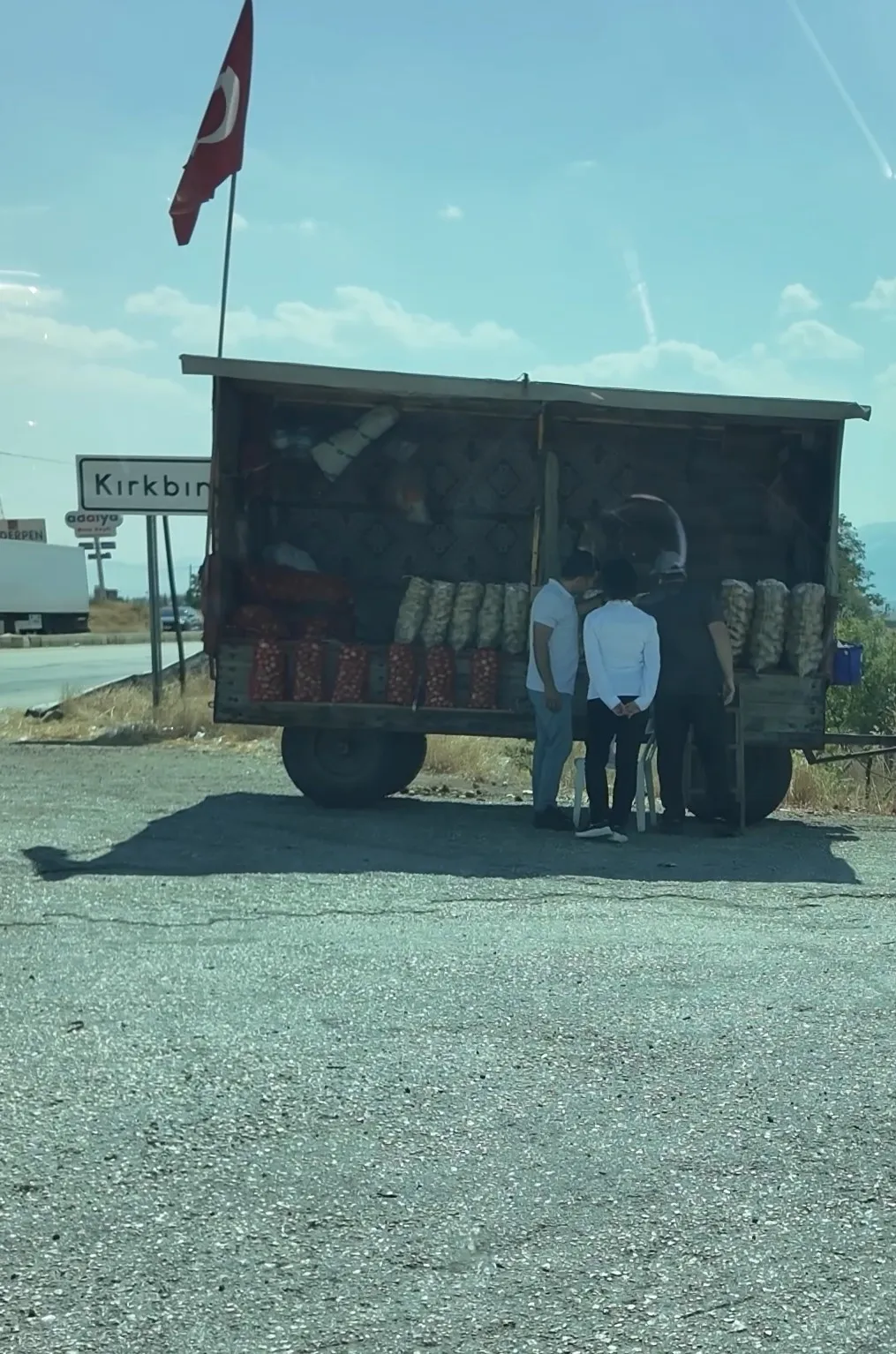 Sandıklı’da tezgah kuranlara ağır fatura: 9 kilo diye sattıkları çuvaldan 7,5 kilo çıktı