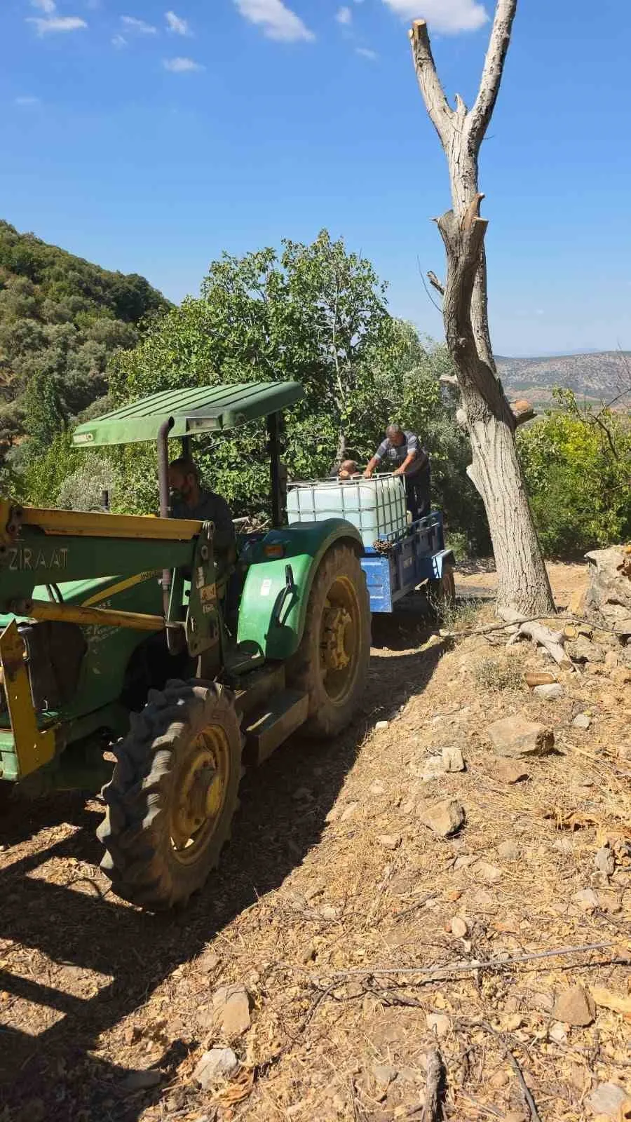 Tire’de ulaşım krizi: Akçaşehir sakinleri çamurlu yollar için çözüm bekliyor