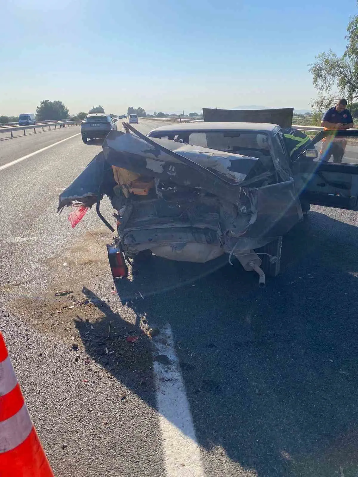 İncirliova yolunda korkutan kaza: İki otomobil hurdaya döndü