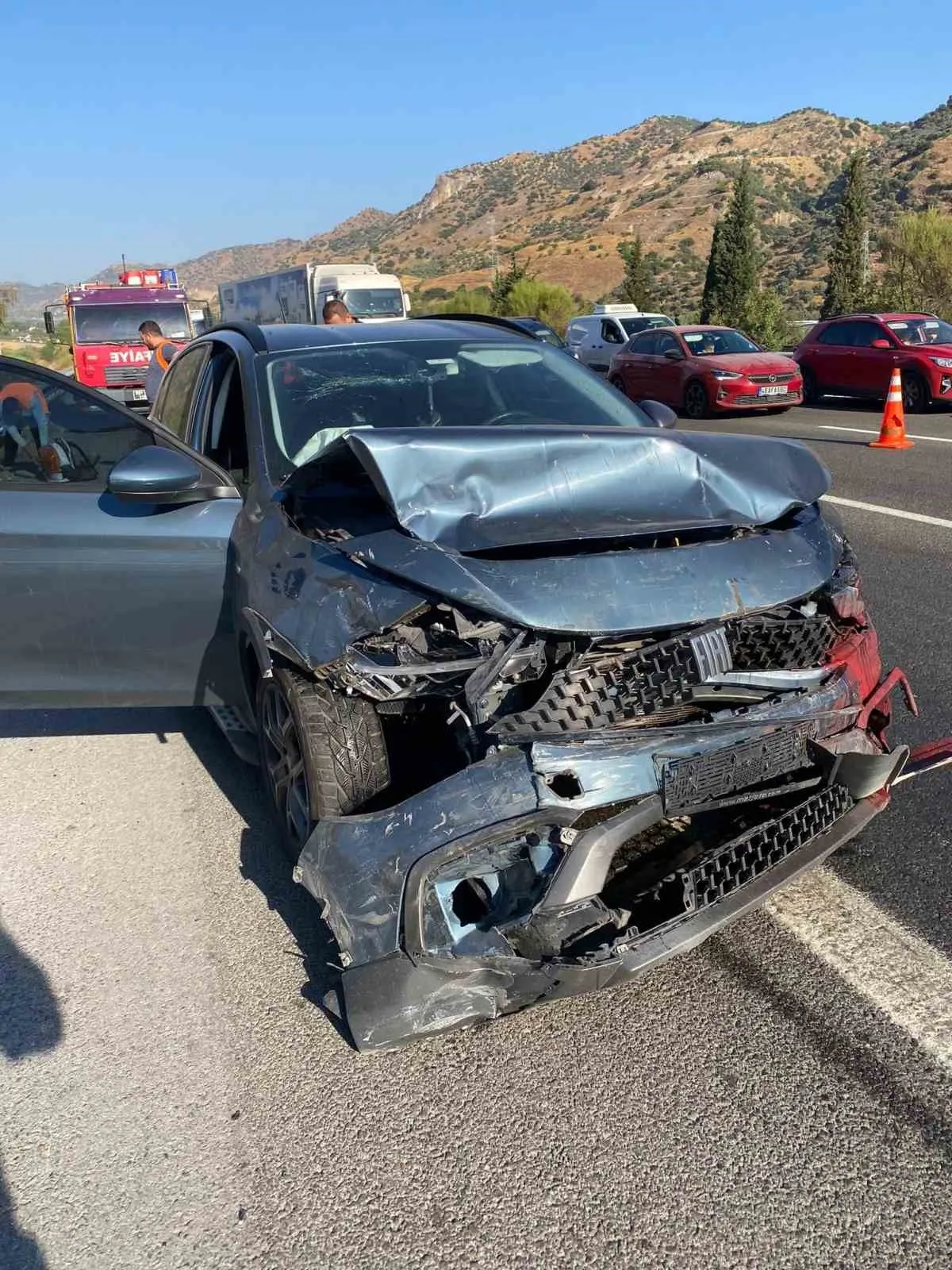 İncirliova yolunda korkutan kaza: İki otomobil hurdaya döndü
