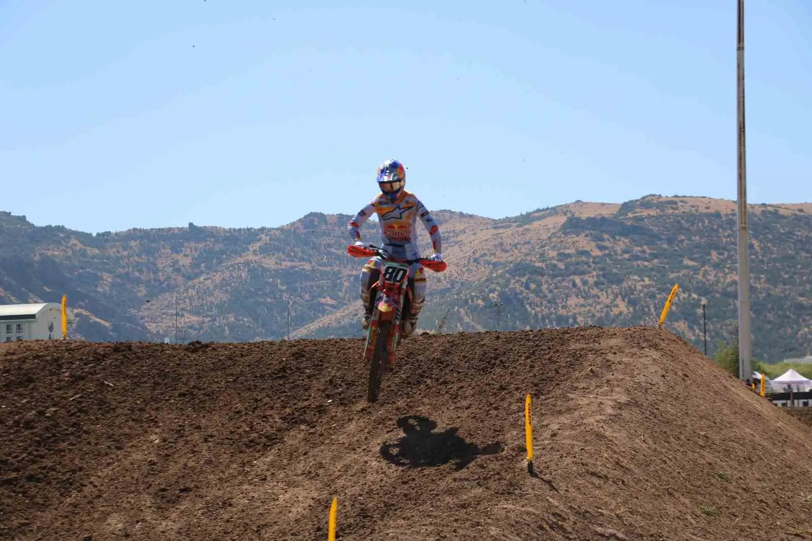 Afyonkarahisar'da motor sporları şöleni: Şampiyonluk kupası Jeffrey Herlings'in ellerinde yükseldi