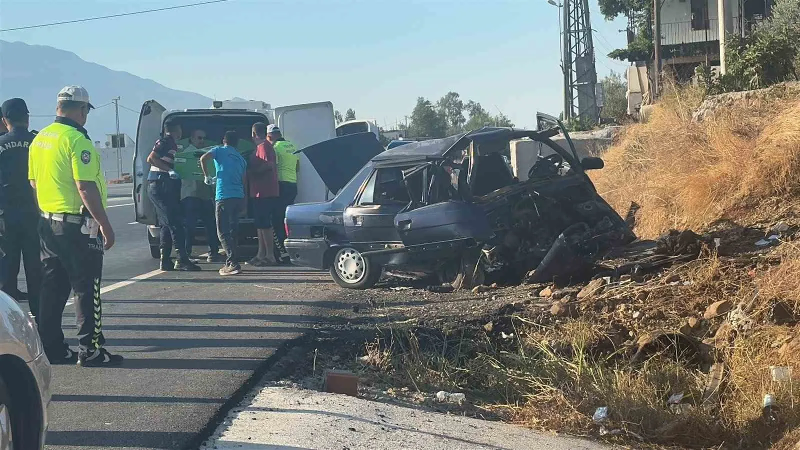 Muğla'da acı haber: Kontrolden çıkan otomobil toprak zemine çakıldı