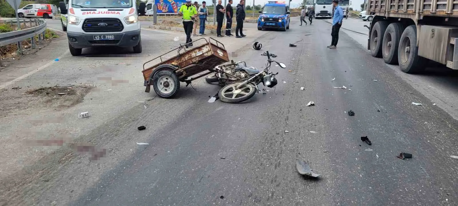 Salihli'de trafik kabusu: Kavşakta can veren sürücüden geriye acı bir veda kaldı