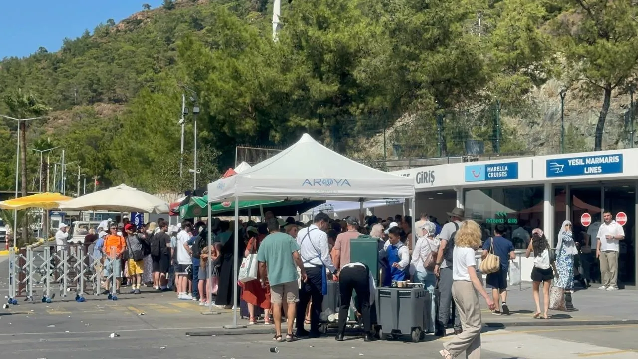 Marmaris limanlarında kruvaziyer bereketi: Sezon uzadı, rakamlar katlandı