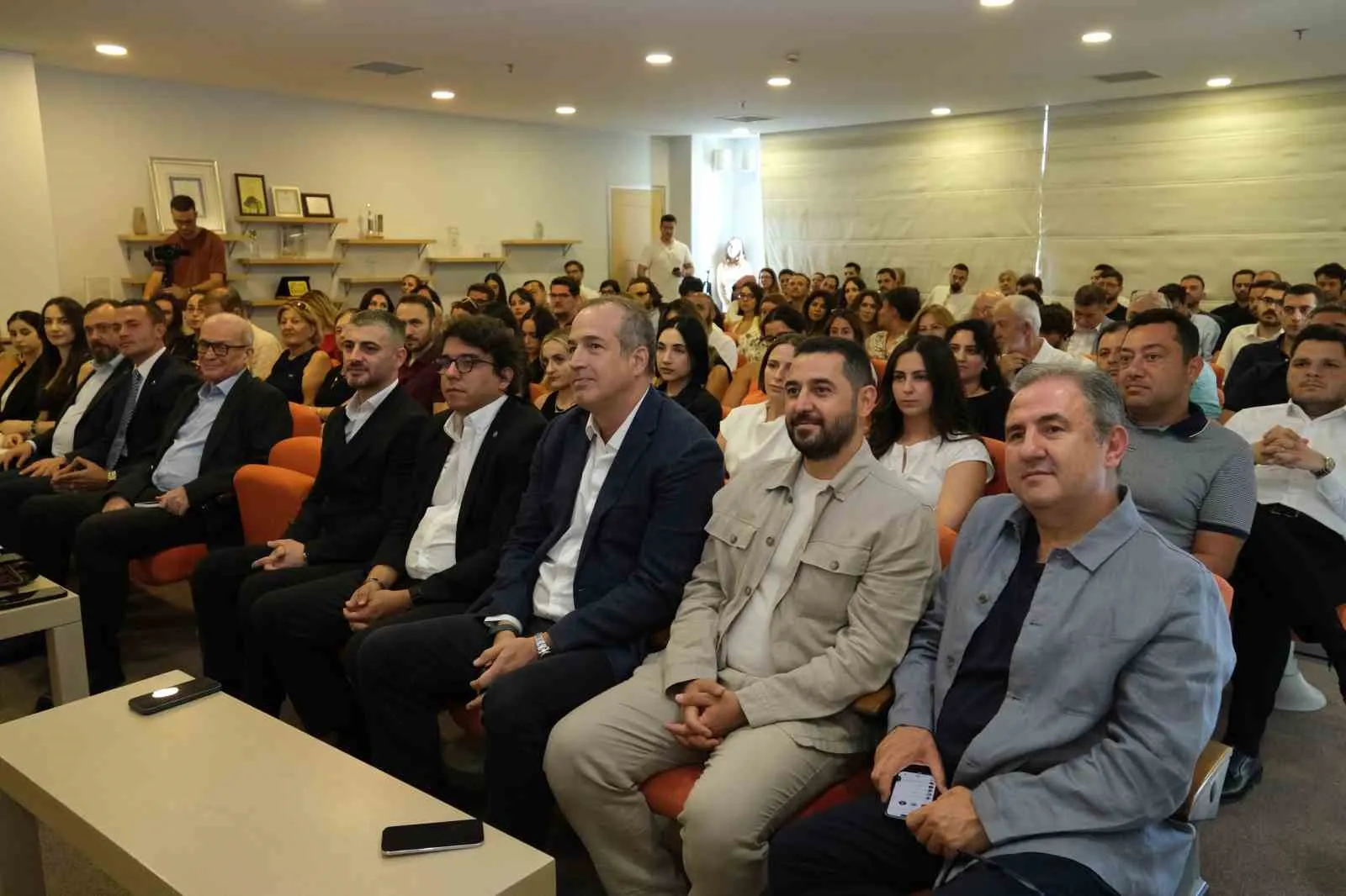 Aile şirketlerinde devir teslim sanatı: Marka mirası nasıl geleceğe taşınır?