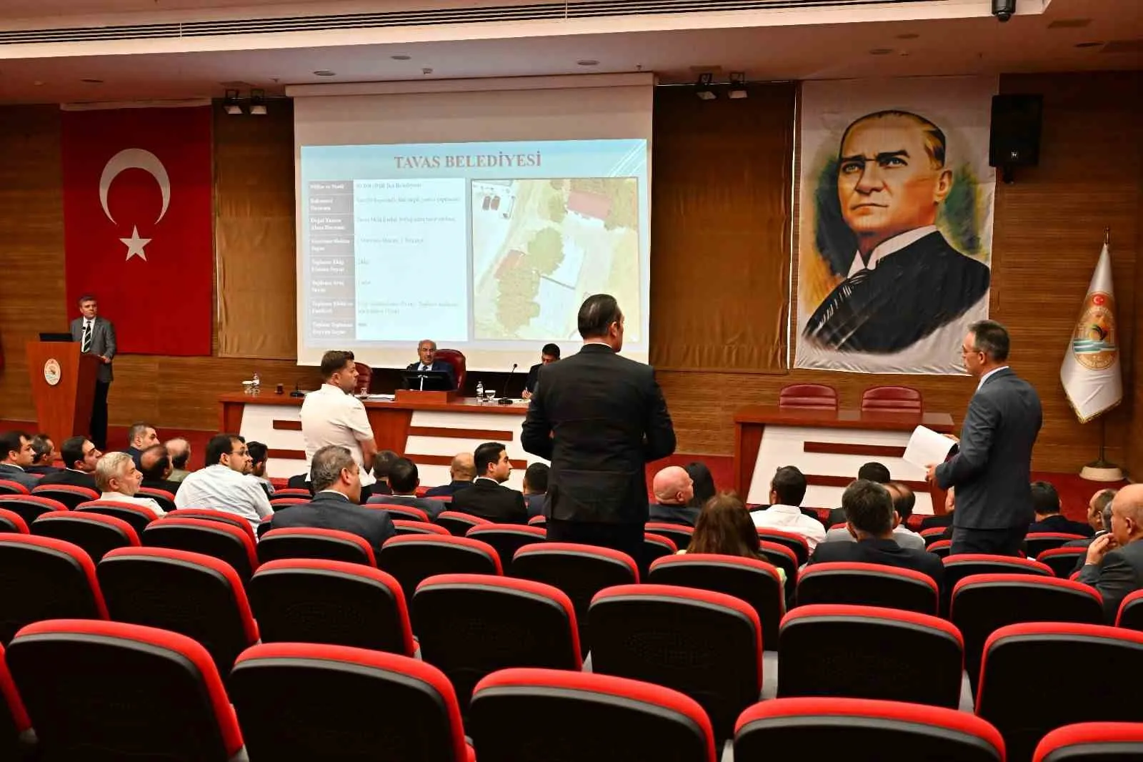Denizli'de sokak hayvanları için seferberlik: Vali Köşger'den kritik okul çevresi talimatı