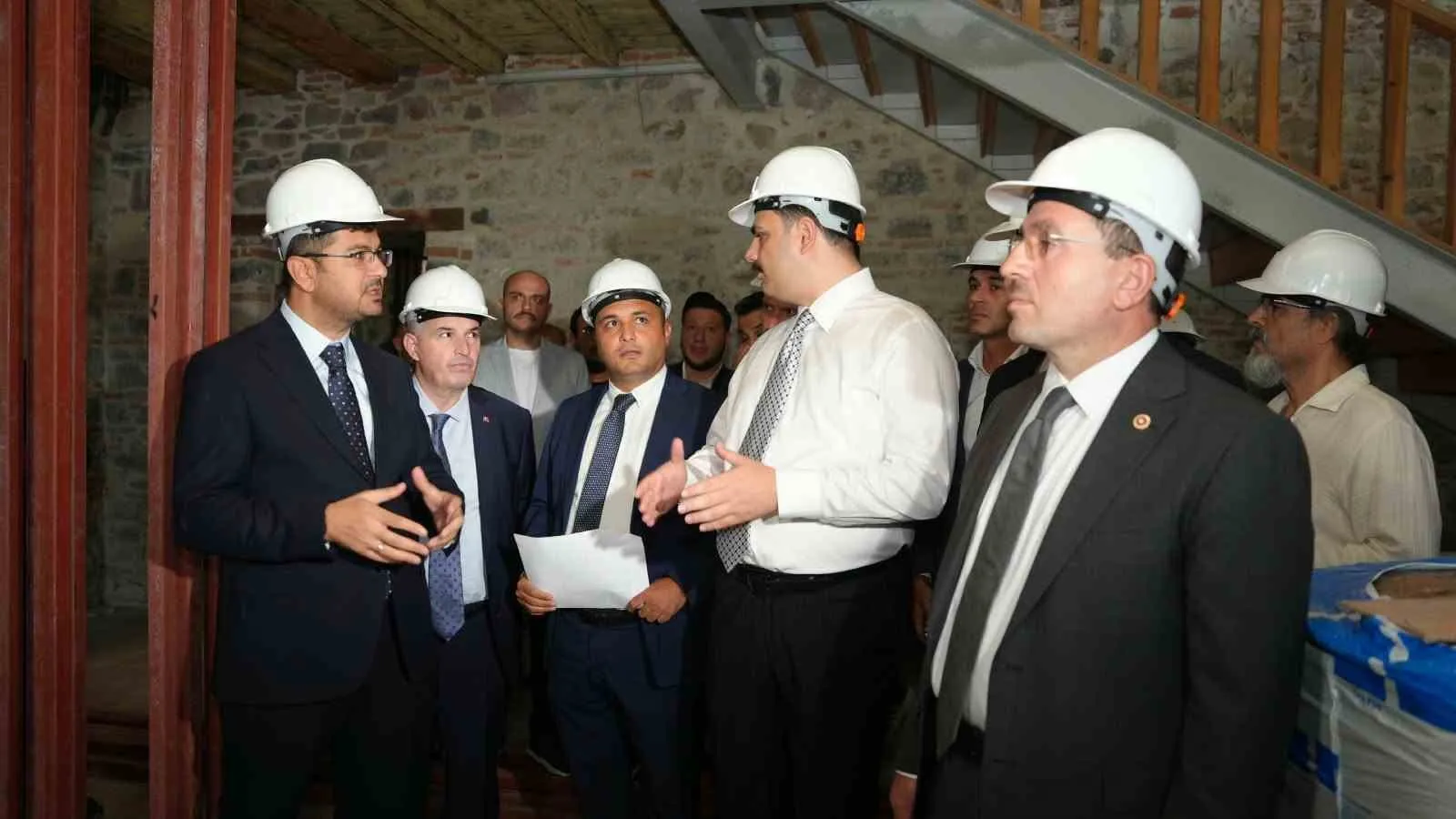 Eyyüp Kadir İnan'dan Özgür Özel'e Tarihi Un Fabrikası çağrısı: İftiralarınızın karşılığı bu eser