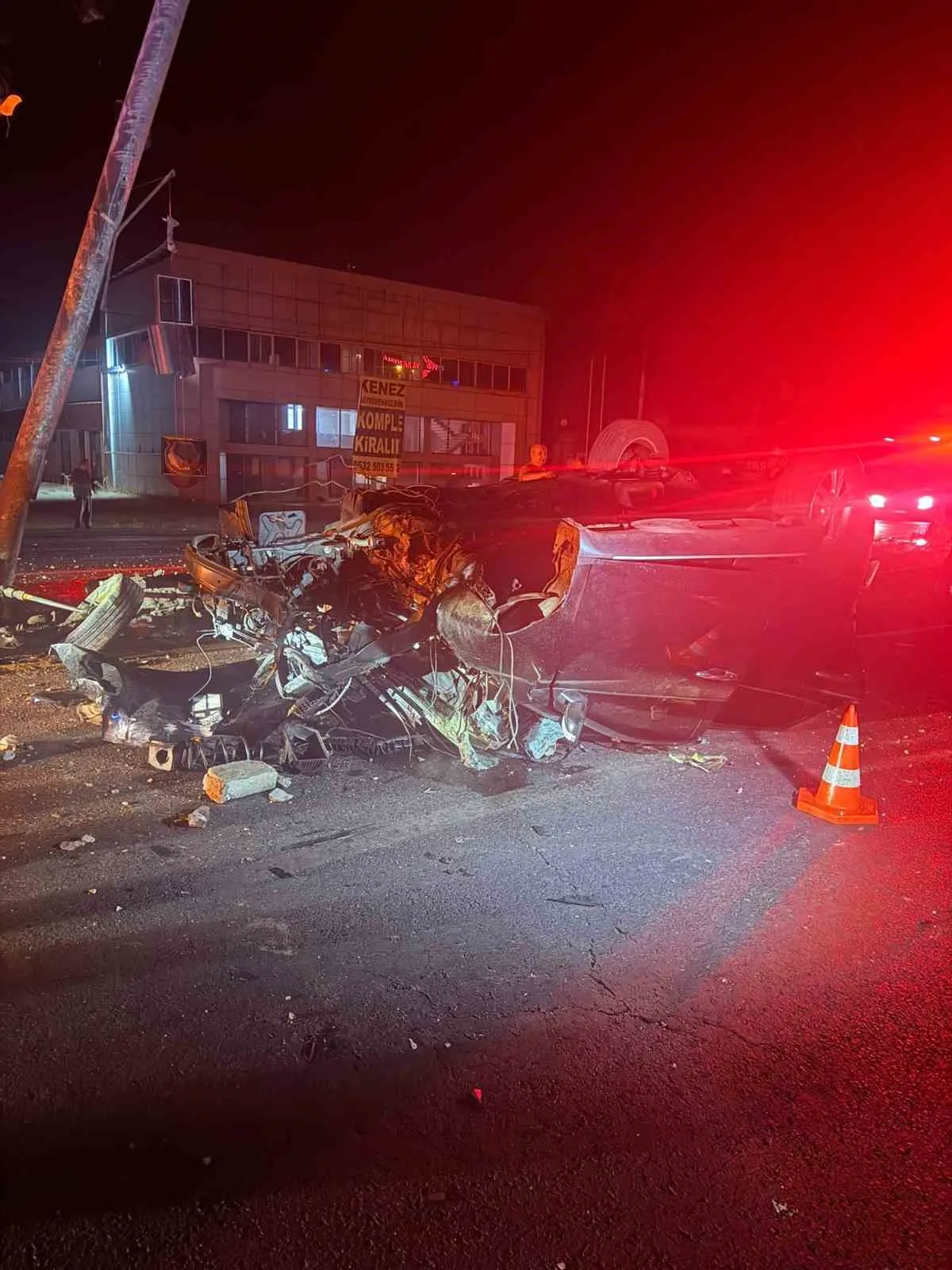 Nazilli’de gece yarısı dehşeti: Motosikletten kaçarken direğe çarptı