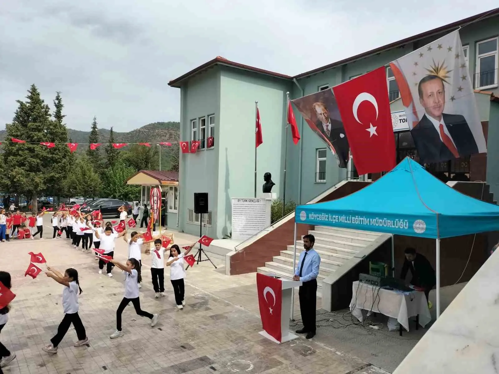 Köyceğiz’de eğitim heyecanı: Öğrenciler okullarına kavuştu