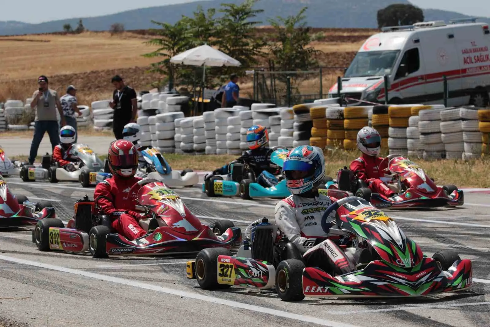 Uşak pistinde motor sesleri yükseldi: Karting heyecanı tüm hızıyla sürüyor