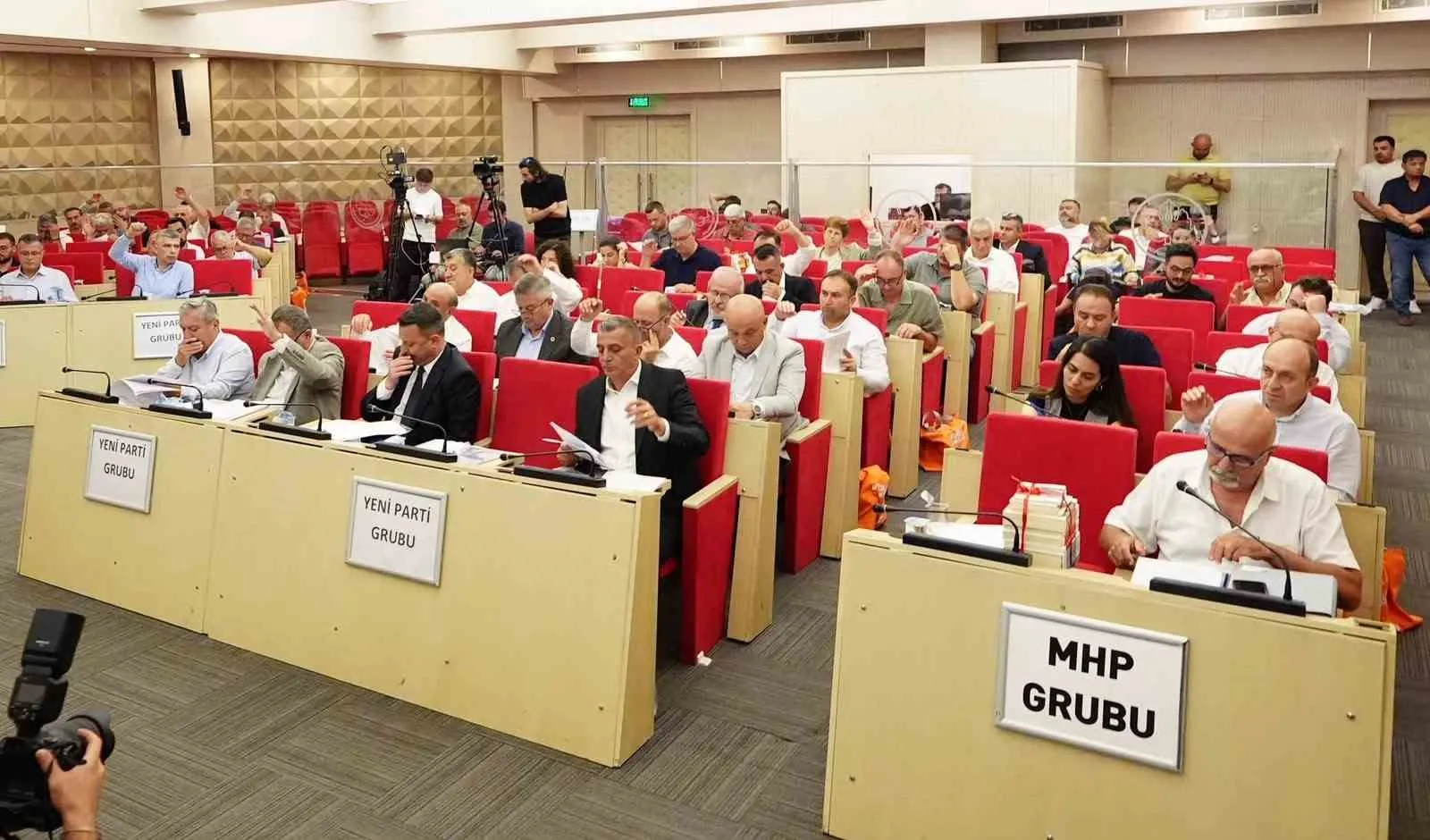 Manisa’da hizmet seferberliği: Başkan Dutlulu 17 ilçedeki projelerin röntgenini çekti