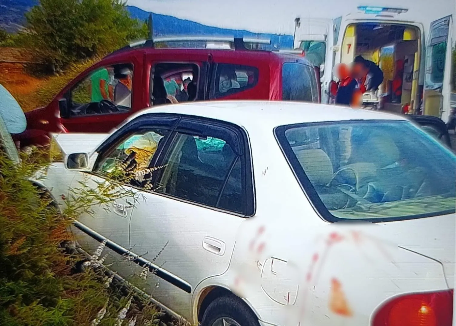 Kiraz’da dönüş kazası: 8 kişi yaralandı, birinin durumu kritik