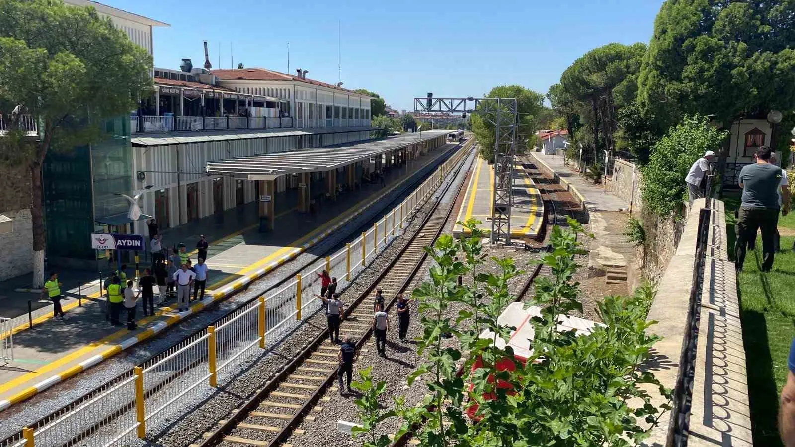 Aydın'da rayların üzerinde nefes kesen kurtarma operasyonu