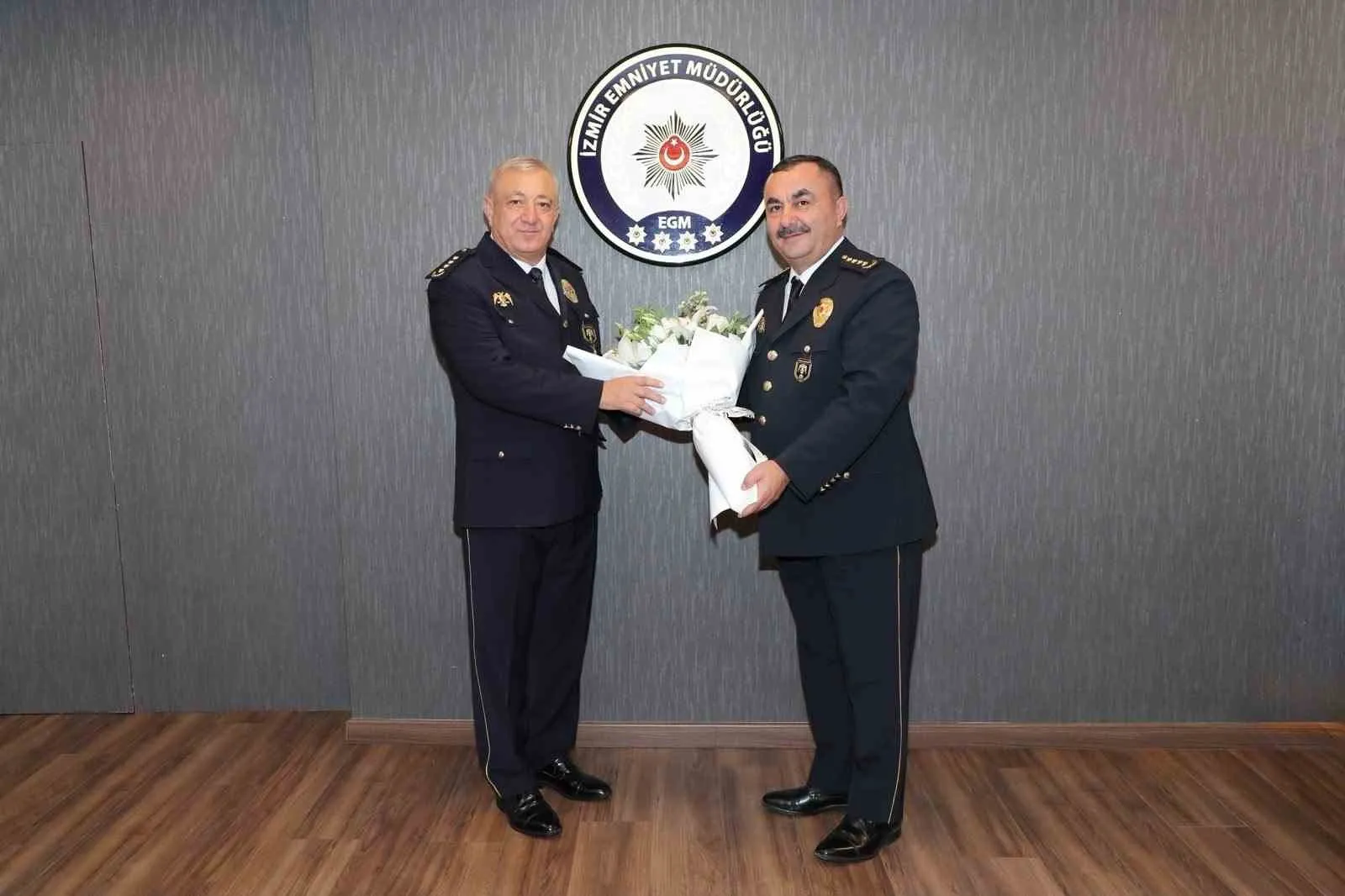 İzmir Emniyeti’nde yeni dönem: Ahmet Arıbaş mesaiye hızlı başladı