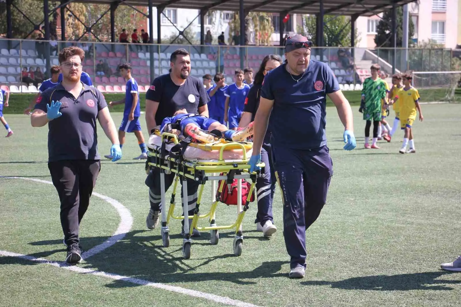 Sahadaki kahraman: Genç futbolcunun nefesini o kurtardı