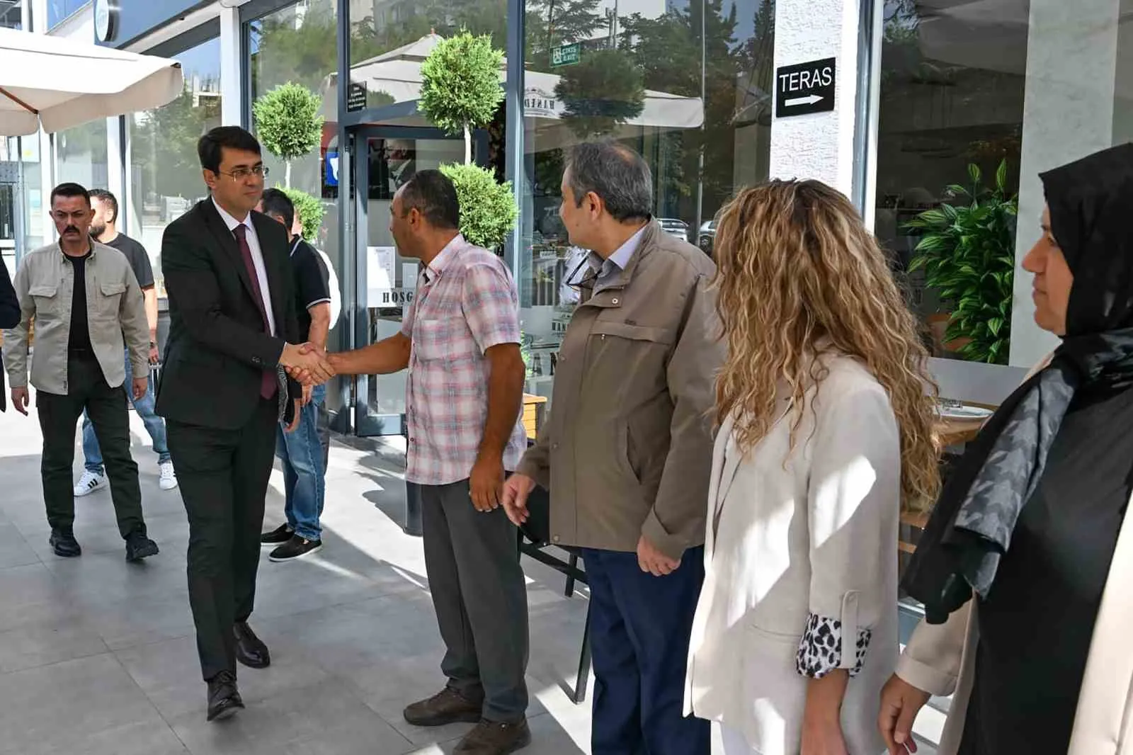 Uşak’ta hizmet seferberliği: Vali Kartal mahallelerin sorunlarını yerinde dinledi