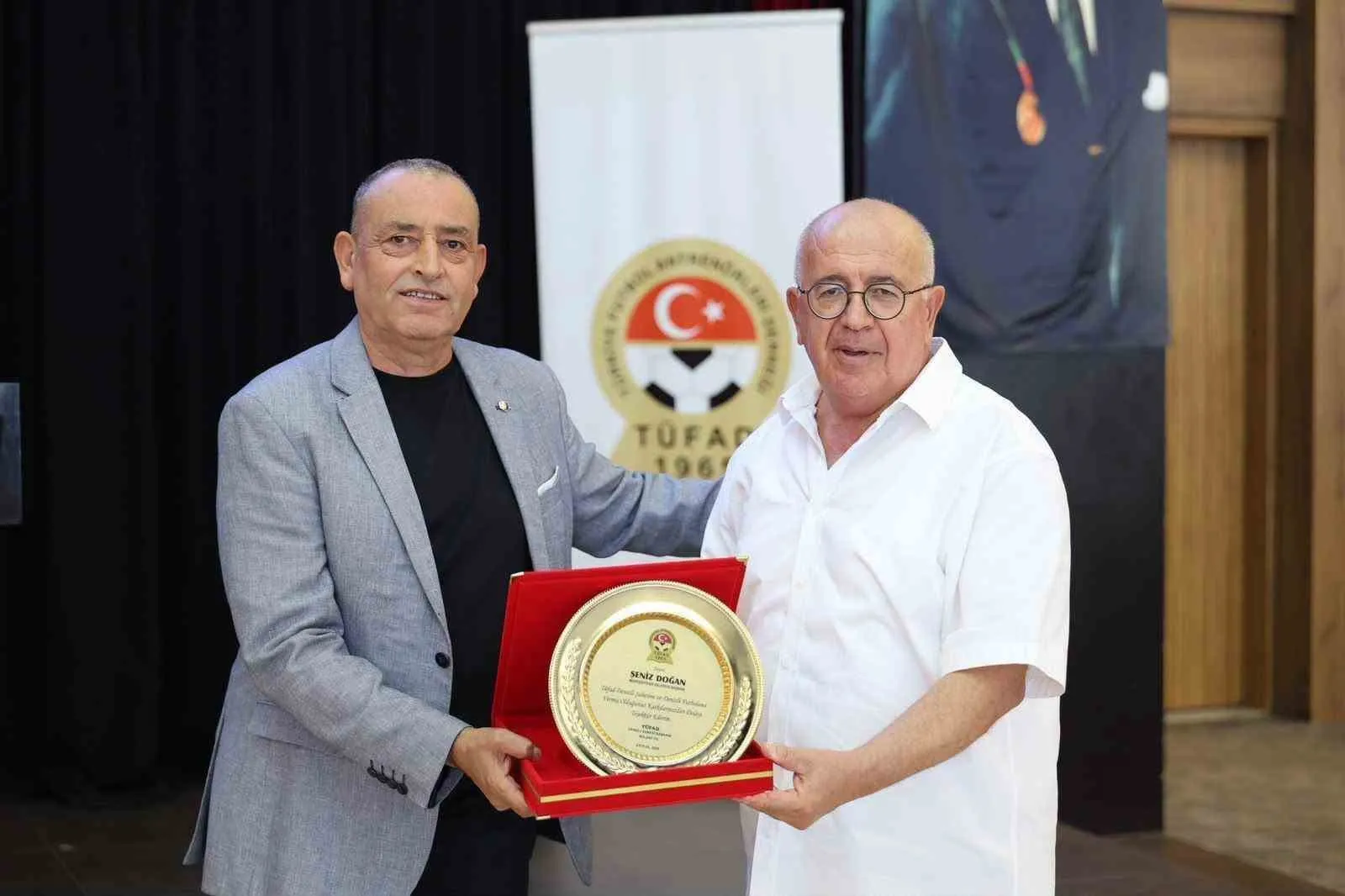 Denizli’de futbolun geleceği için kritik zirve: Yeni kurallar anlatıldı, şampiyonlar taçlandırıldı