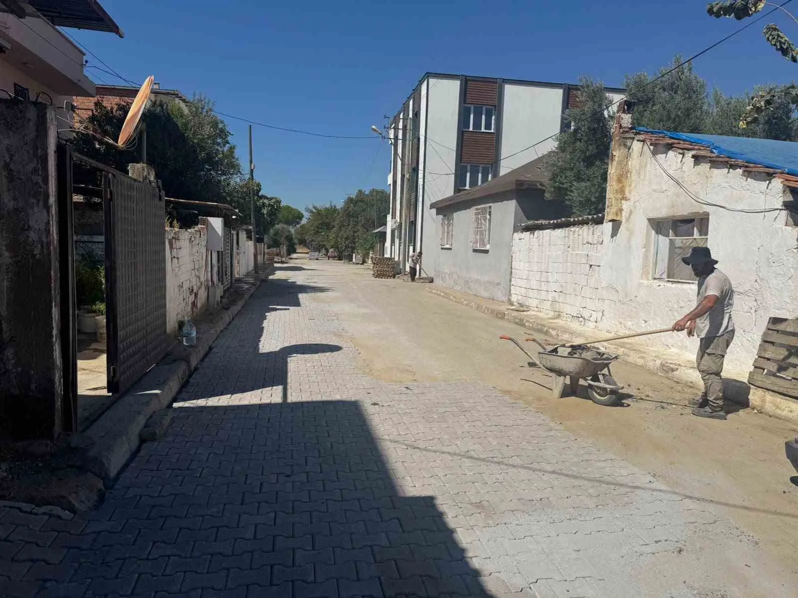 Germencik’te şantiye mesaisi: Yollar yepyeni bir çehreye kavuşuyor