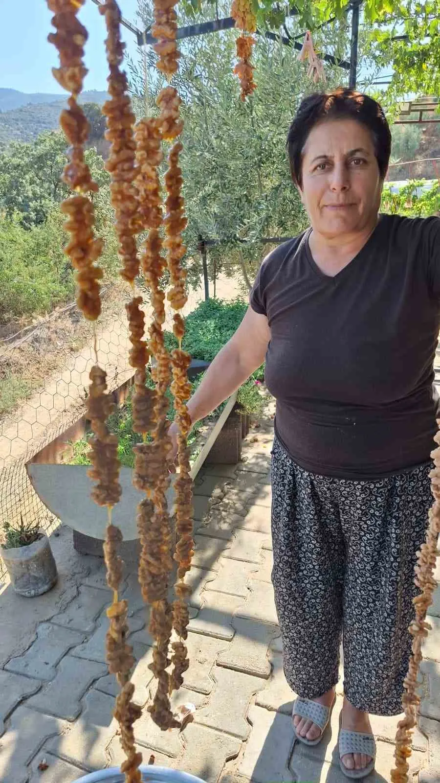 Üzümün değerini katladı: Sarıgöllü çiftin ev yapımı lezzetine yoğun talep