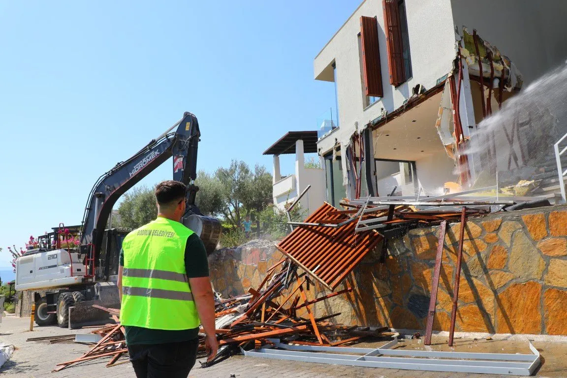 Bodrum’da kaçak yapıya geçit yok: 8 ayda 74 bina yerle bir edildi