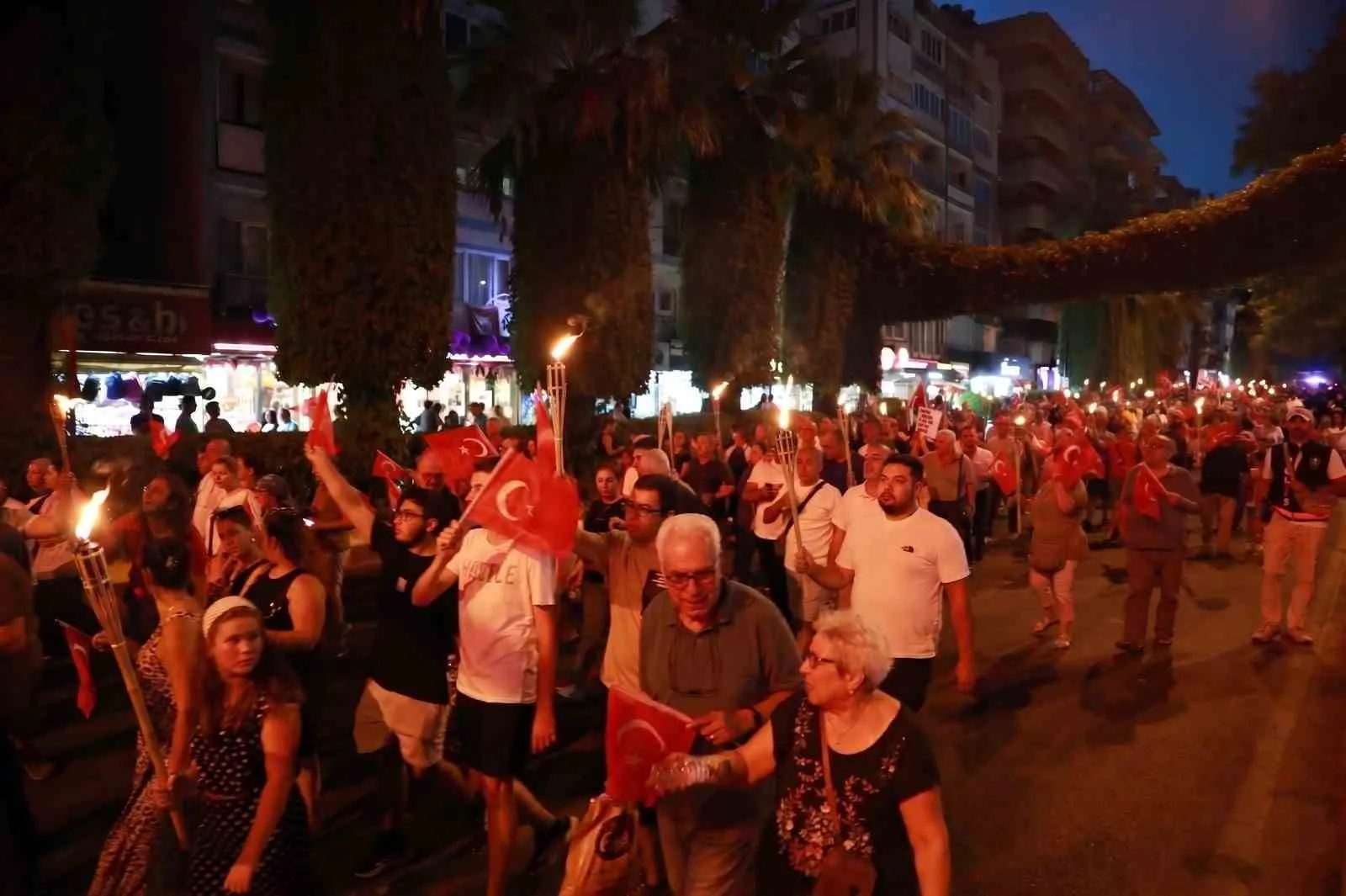 Efeler’de 104 yıllık gurur: Kurtuluş günü meşalelerle kutlanacak