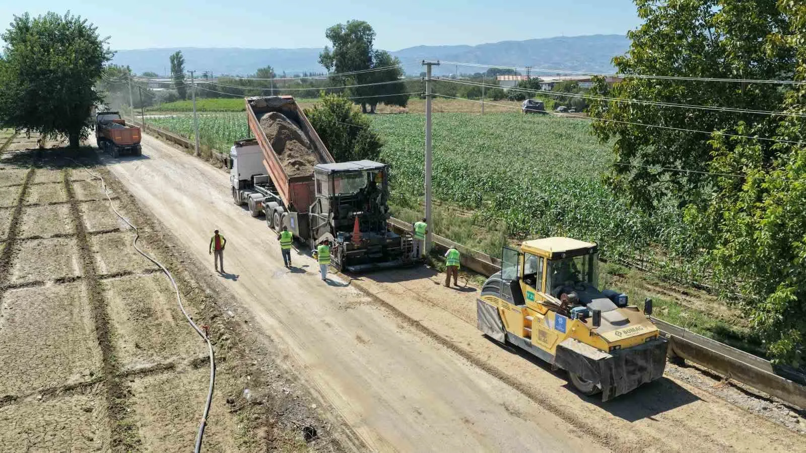 İncirliova’da Ulaşım Ağı Güçleniyor: Yazıdere Yolu Yenileniyor