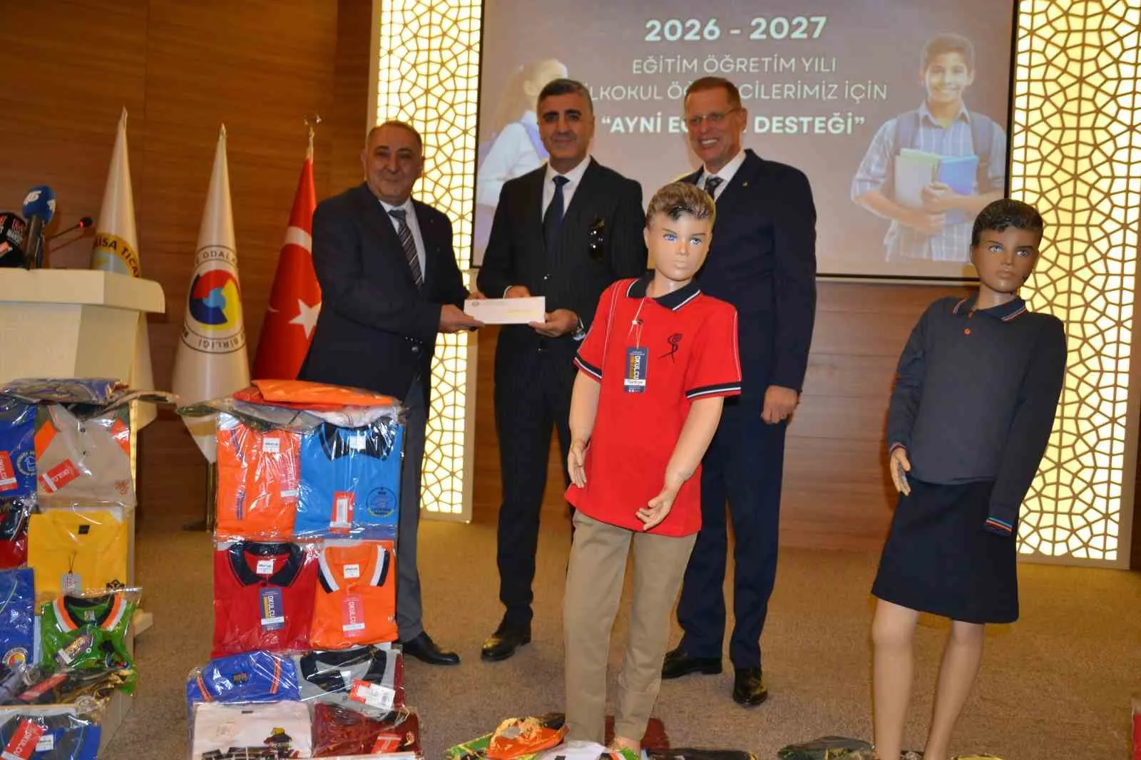 Manisa’da eğitime dev katkı: 450 öğrencinin yüzü güldü