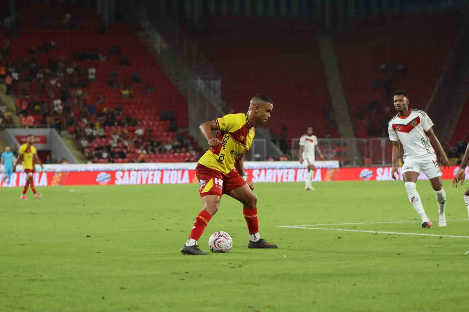 Göztepe’nin kriz dönemindeki gizli kahramanı: Juan her 87 dakikada bir ağları sarsıyor