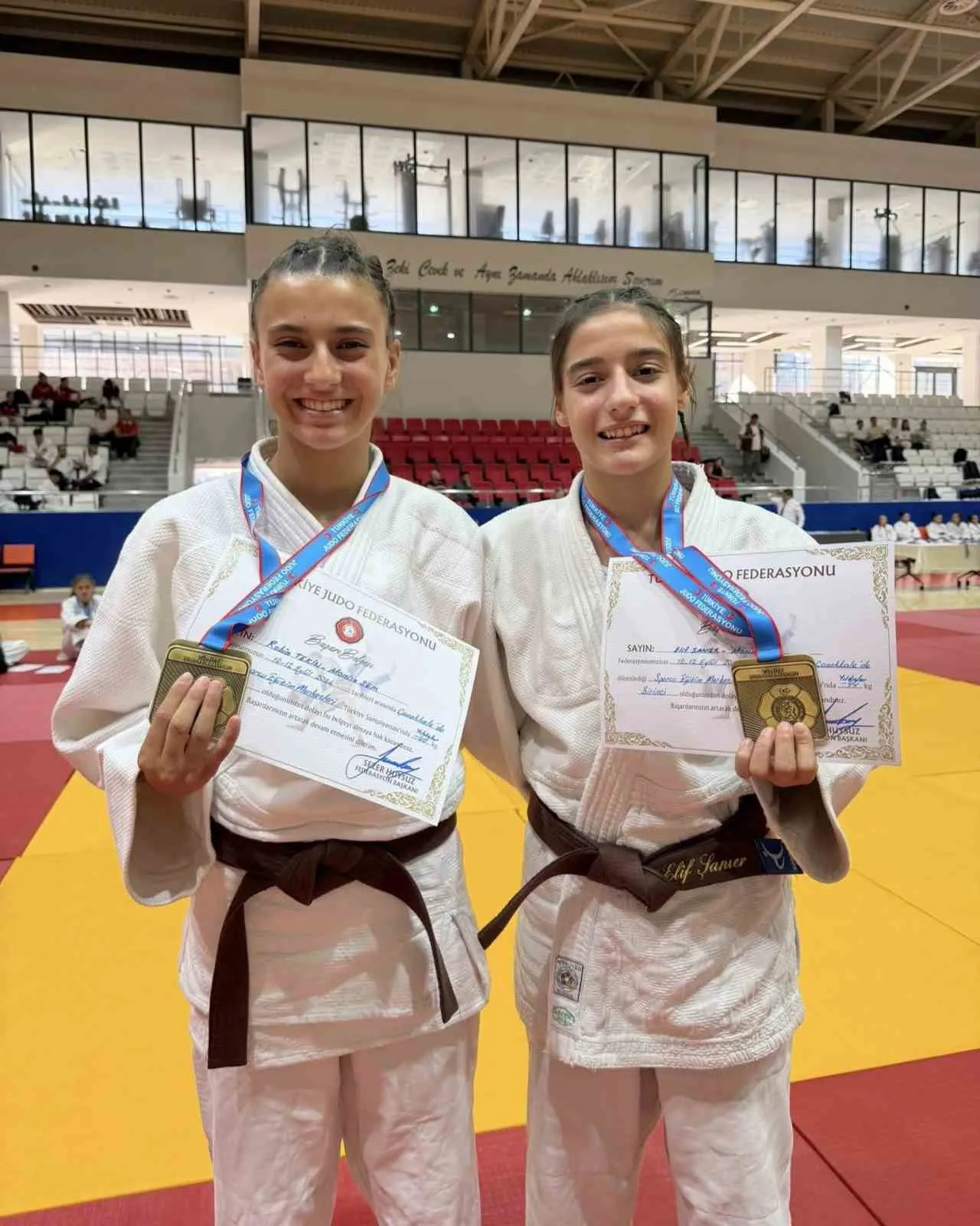 Yunusemre Belediyespor’un genç yetenekleri minderde rakiplerine geçit vermedi