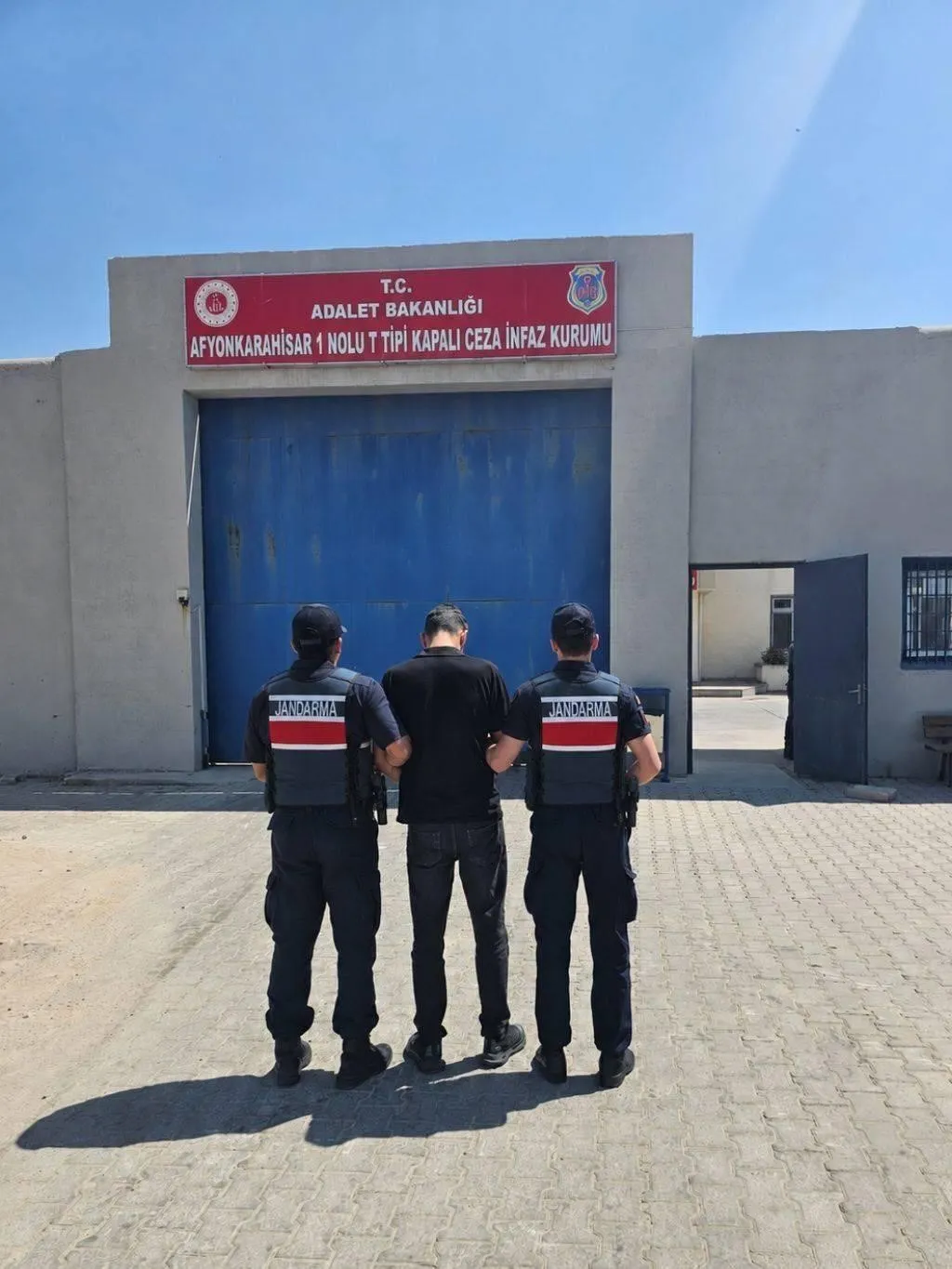 Afyonkarahisar'da Jandarmadan Suçlulara Geçit Yok: 24 Gözaltı, 12 Tutuklama