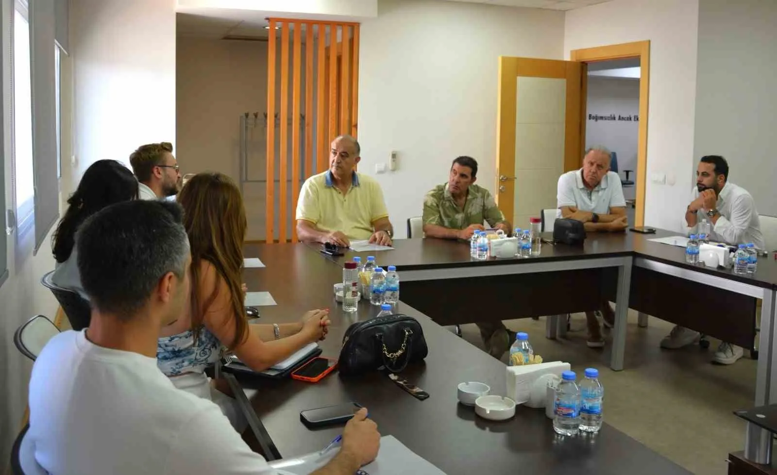 Kuşadası esnafından müzik teliflerine isyan: Tarifeler yeniden düzenlensin