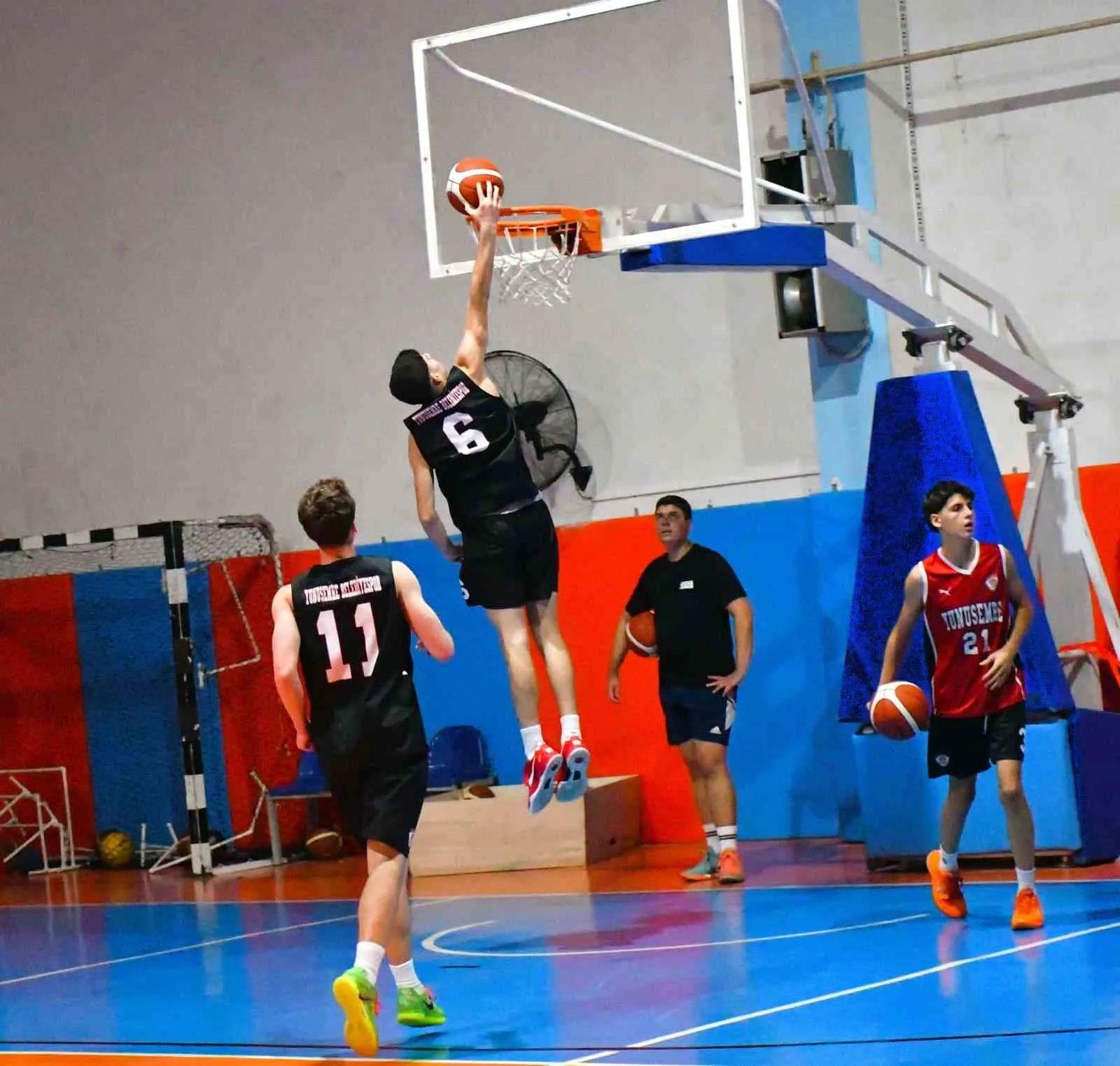 Yunusemre’de basketbolun geleceği gençlere emanet: Parkede yeni yapılanma dönemi