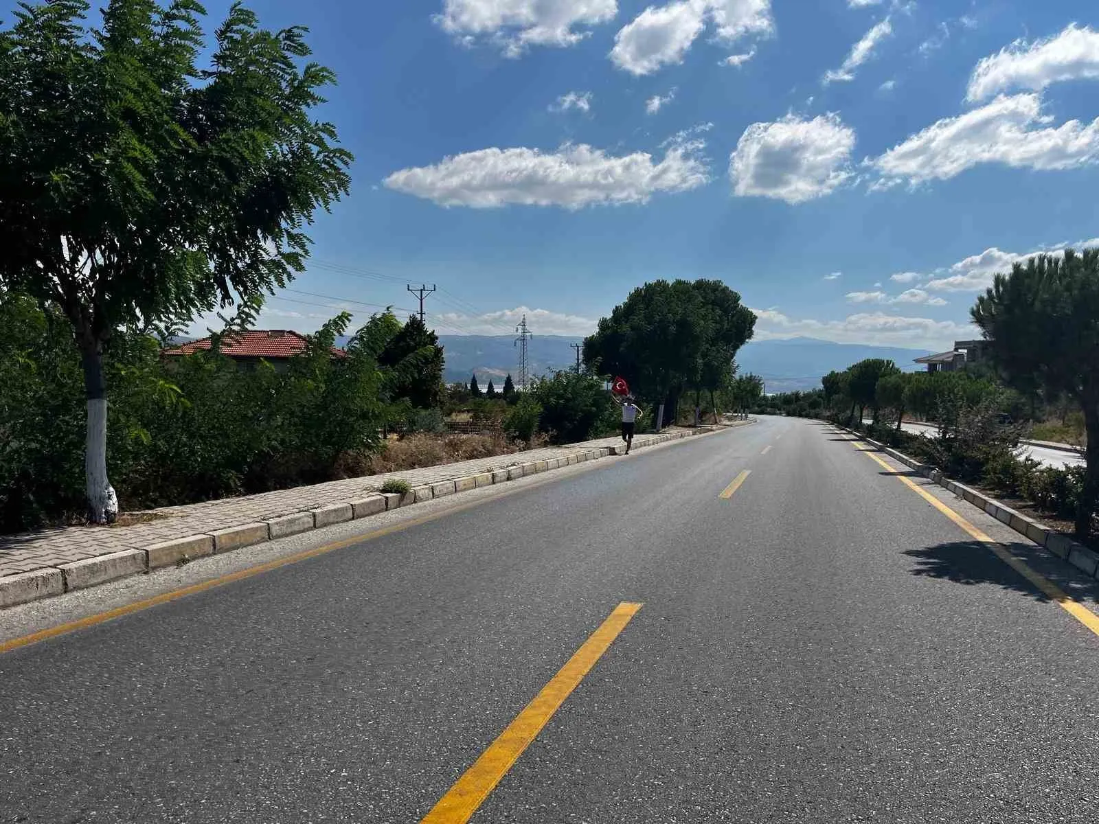 Avrupa yollarını aşan gurbetçinin büyük zaferi: 53 günlük koşu vatan toprağında bitti