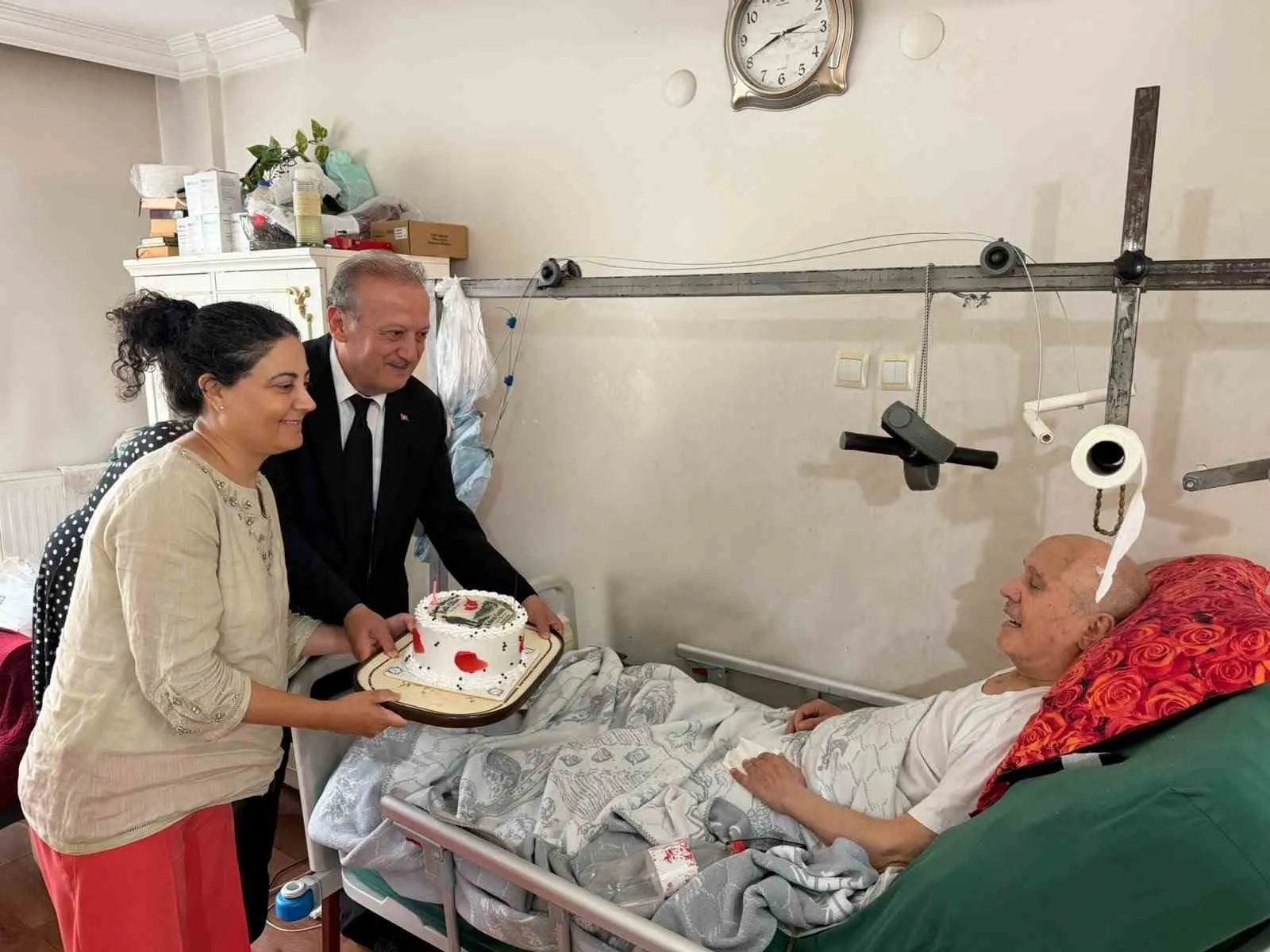 Kıbrıs gazisinin evinde çifte bayram: Kaymakam Demir'den anlamlı ziyaret
