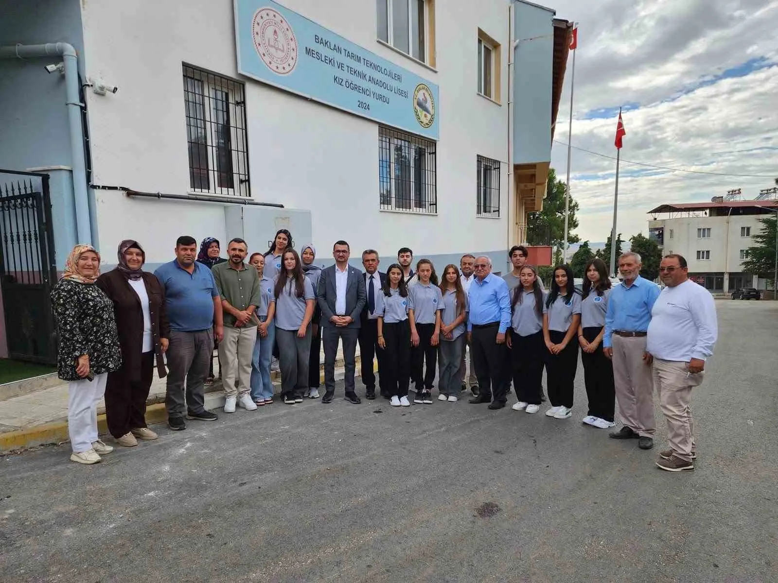 Denizli’de AK Parti rüzgarı: Bakan Göktaş ve kurmaylar sahaya indi