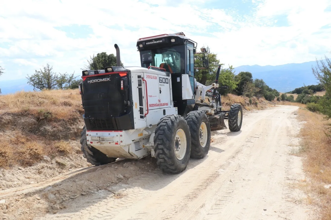 Bozdoğan’da ulaşım seferberliği: Kırsal yollar modernleşiyor