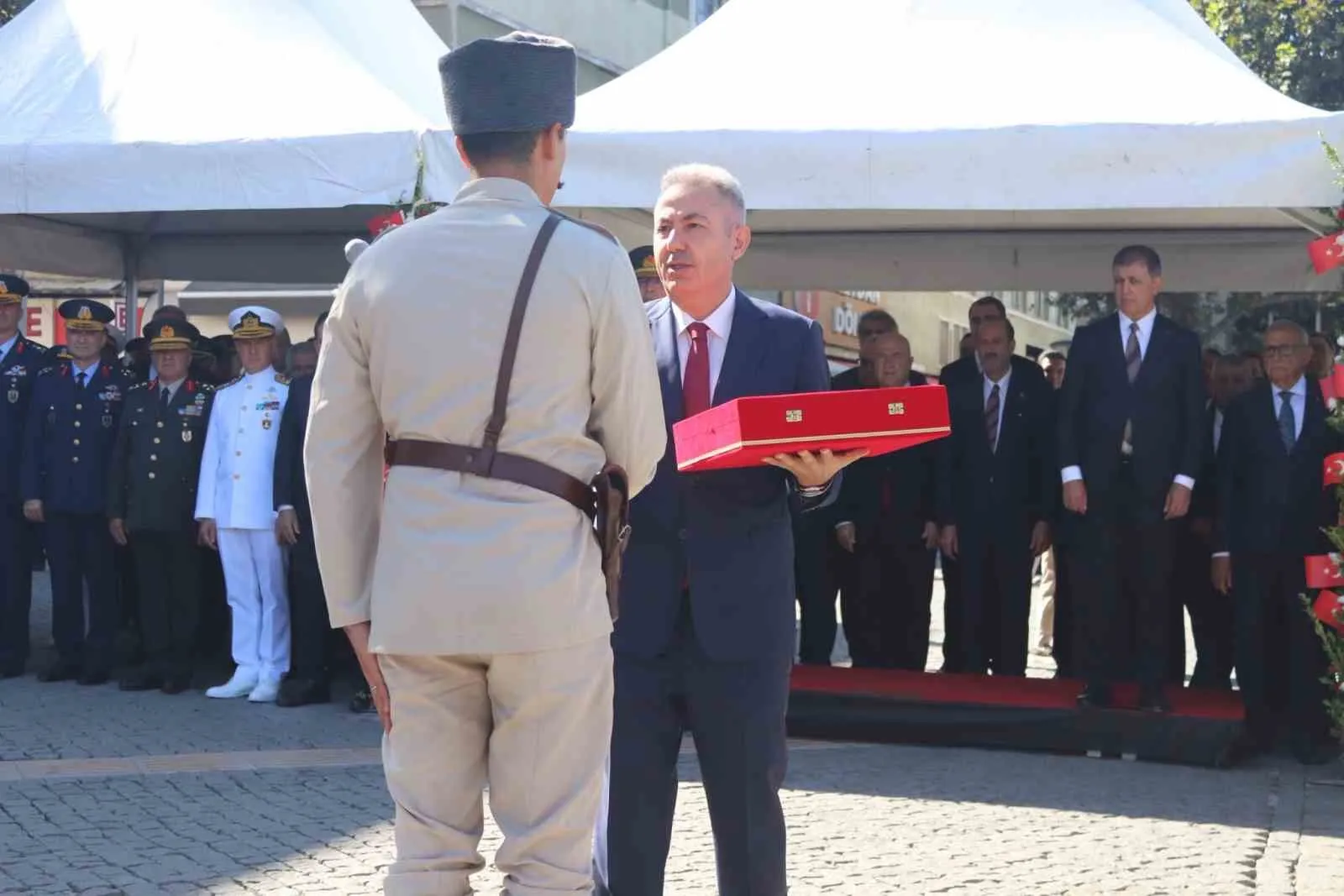 İzmir’in kurtuluş destanı 104 yaşında: Meydanlarda bağımsızlık nöbeti