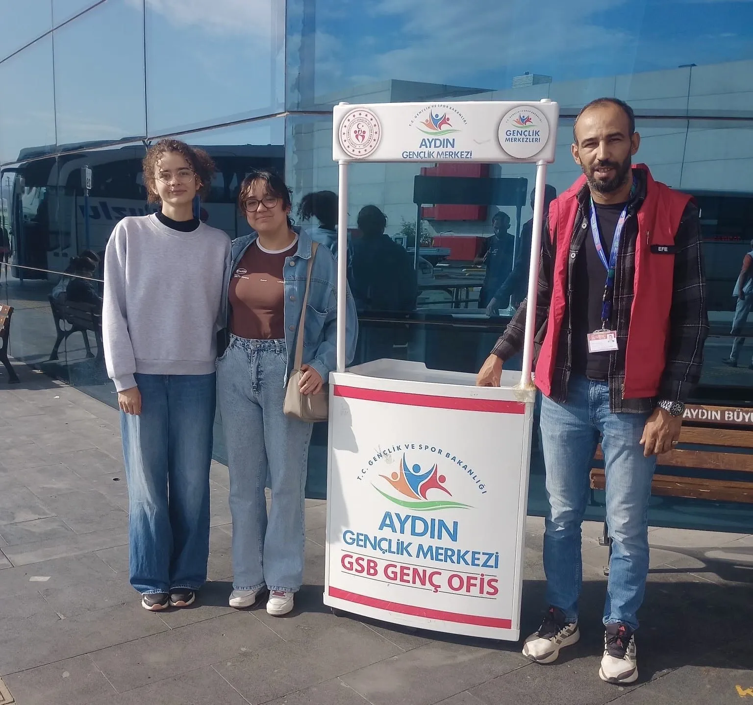 Aydın'da üniversiteliye sıcak karşılama: Şehre ilk adımı rehberlikle attılar