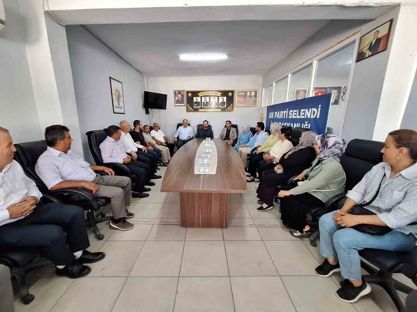 Selendi’nin nabzını tuttu: Arınç’tan çözüm odaklı saha turu