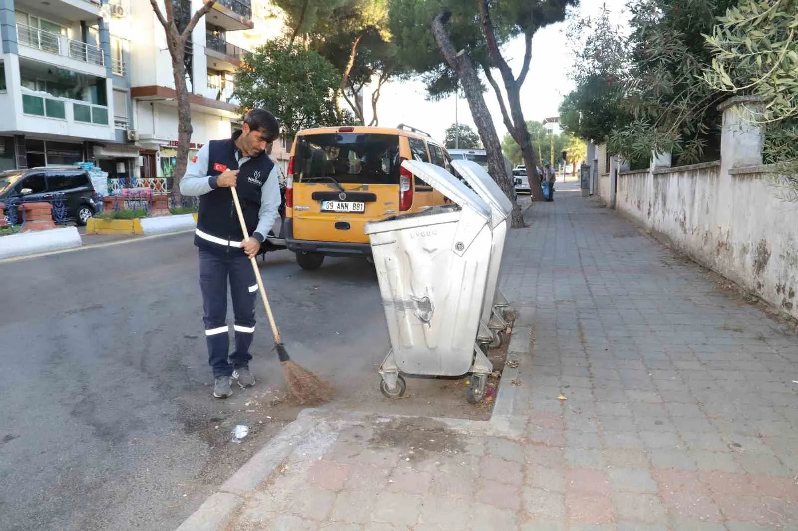Nazilli'de temizlik operasyonu: Ekipler güneş doğmadan sahaya indi