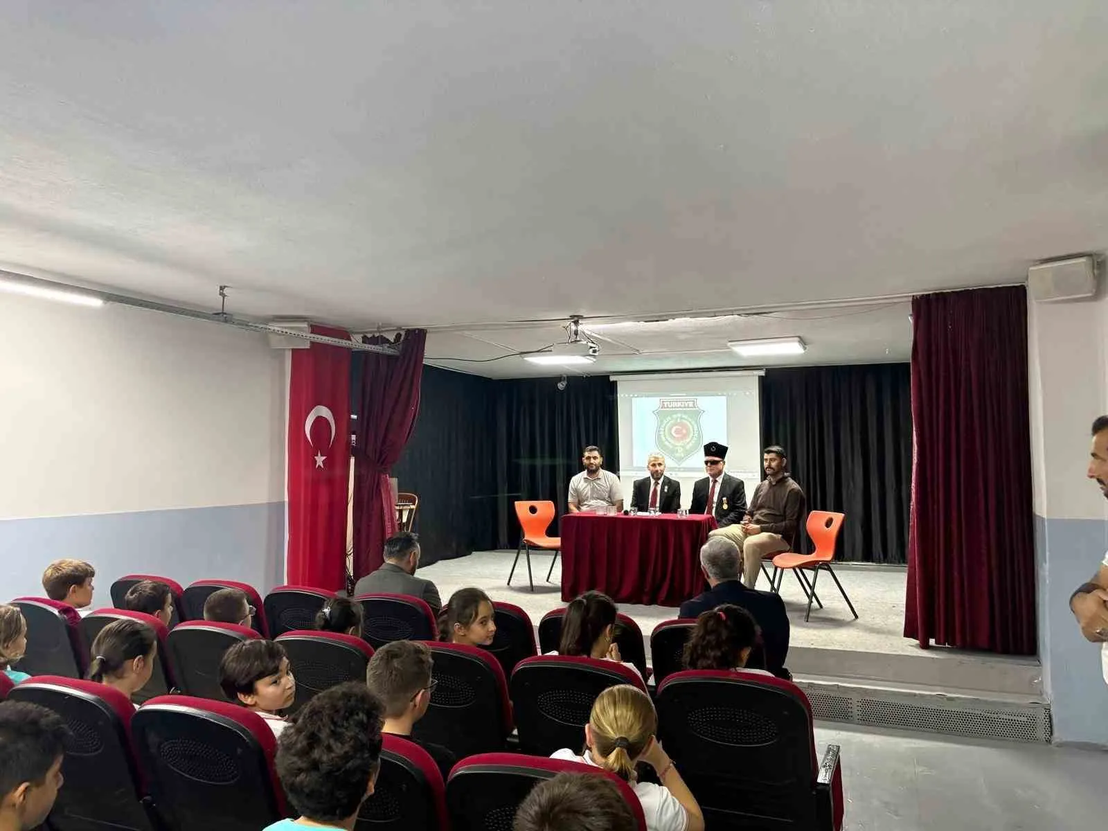 Gazilerden öğrencilere hayat dersi: Şiddeti değil, kardeşliği yüceltin