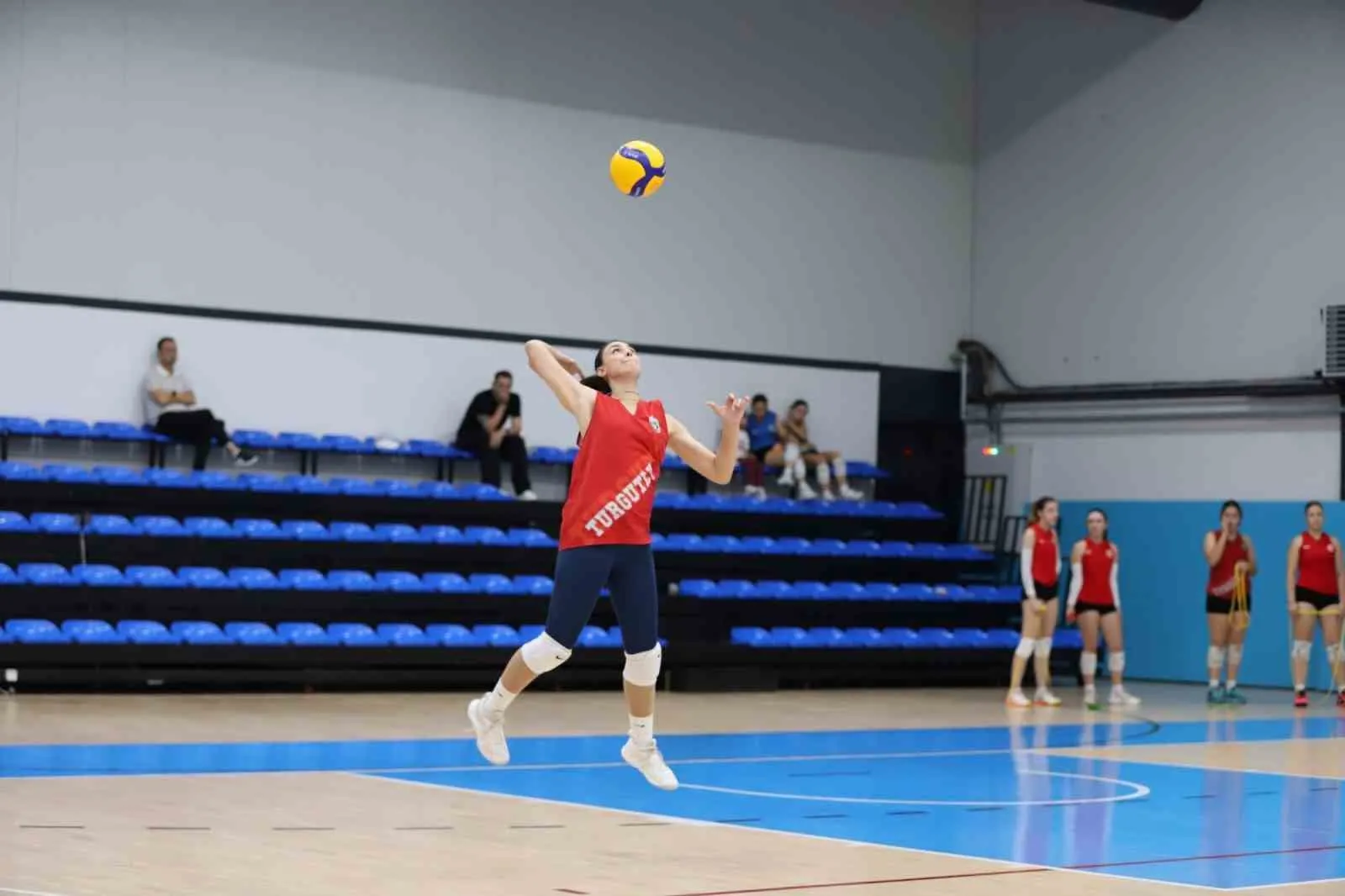 Turgutlu’da voleybol şöleni: Filedeki temsilcimiz sezonu evinde açıyor