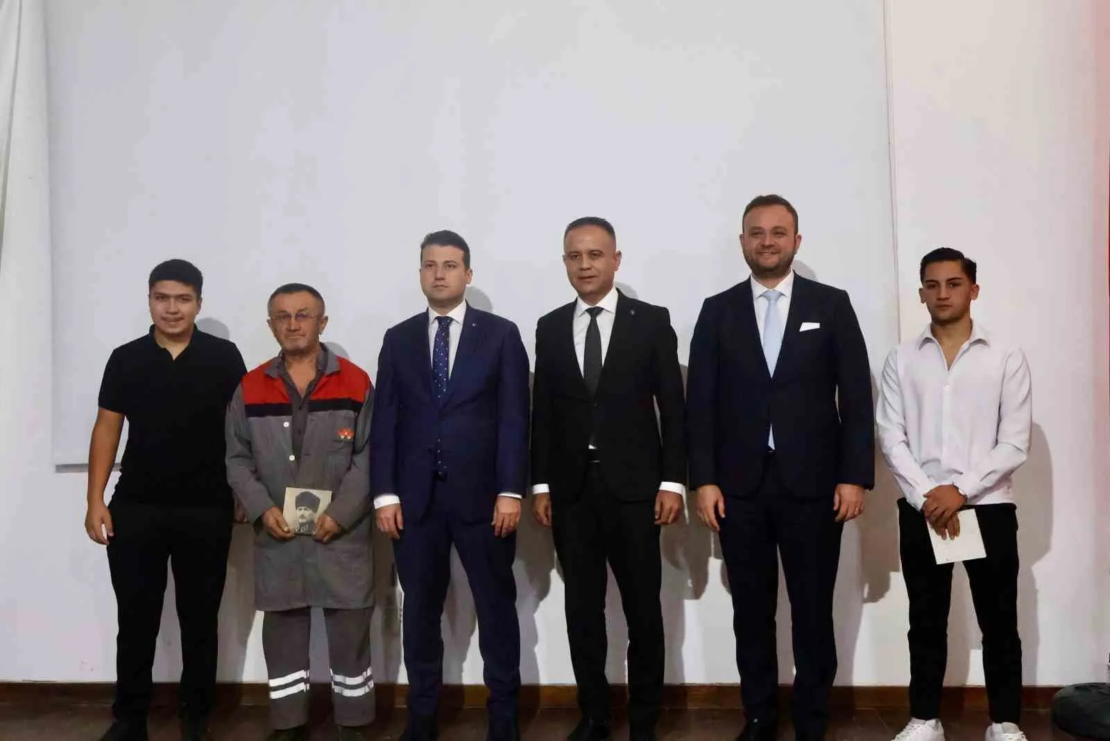 Çivril’de yarım asırlık emek taçlandı: Yılın Ahisi Talip Usta oldu