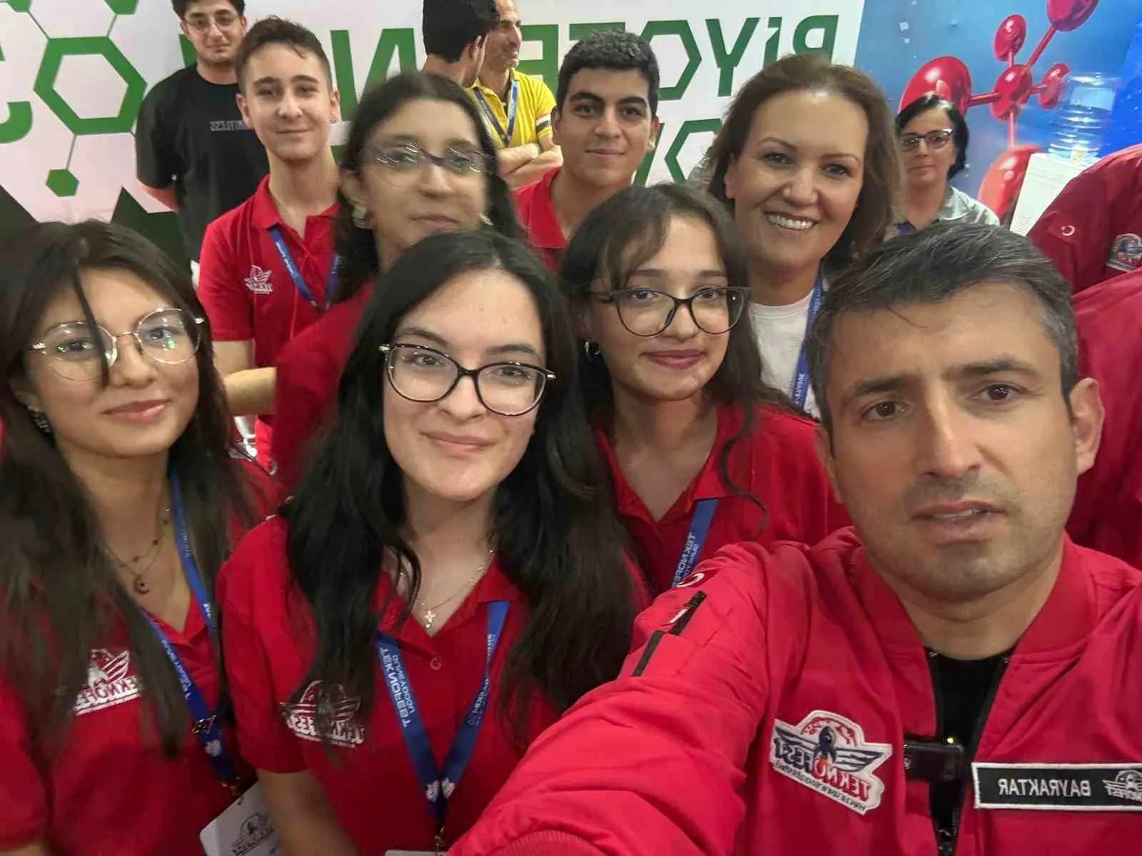 İzmirli genç mucitler Diyarbakır’da zirveye oynadı: TEKNOFEST’te büyük başarı
