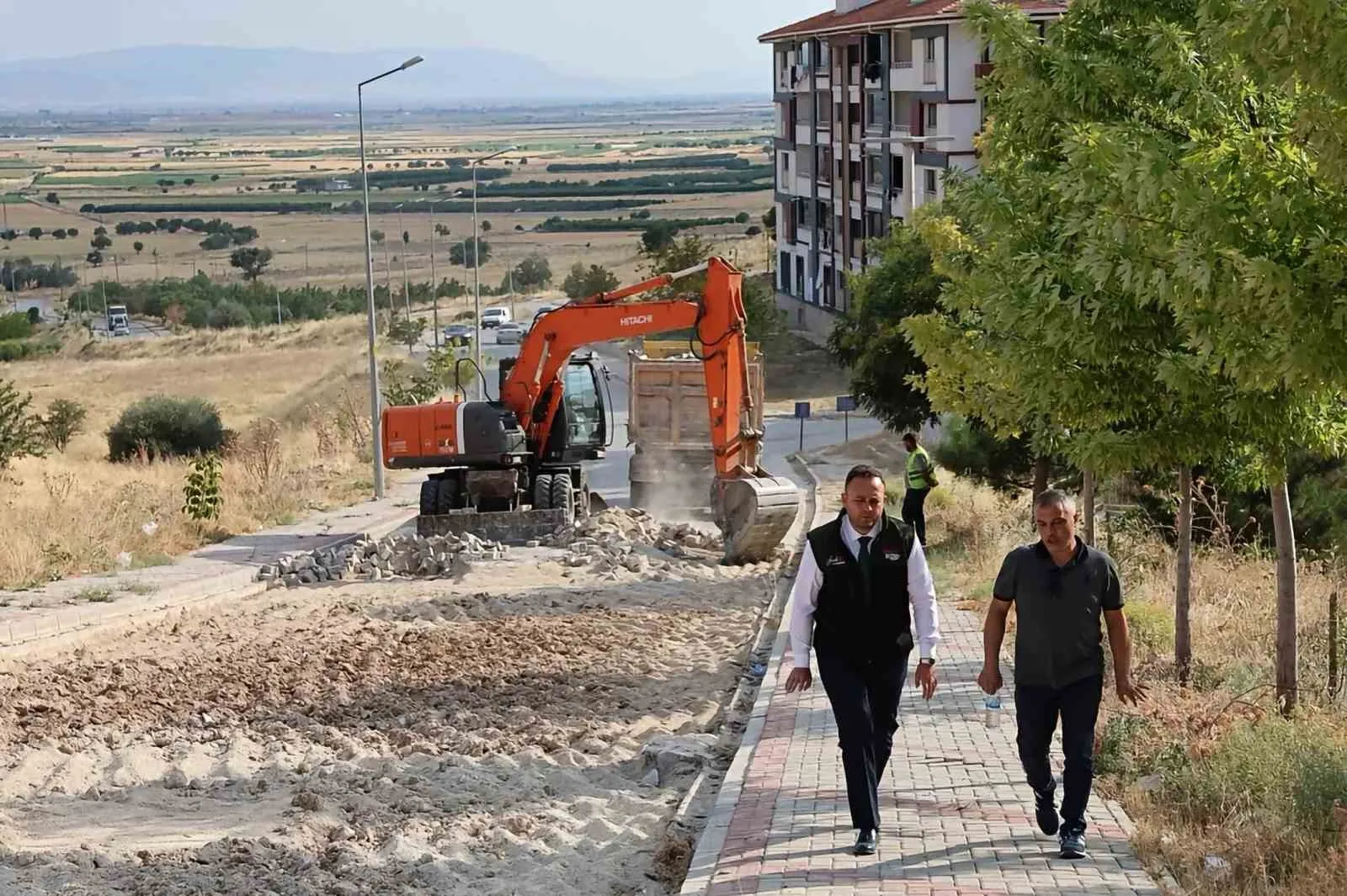 Çivril’de TOKİ sakinlerinin yol çilesi bitiyor: Modern asfalt için düğmeye basıldı