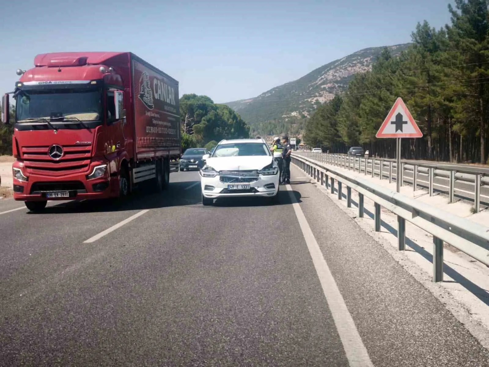 Muğla'da ulaşım felç oldu: 7 aracın karıştığı zincirleme kazada bilanço ağır