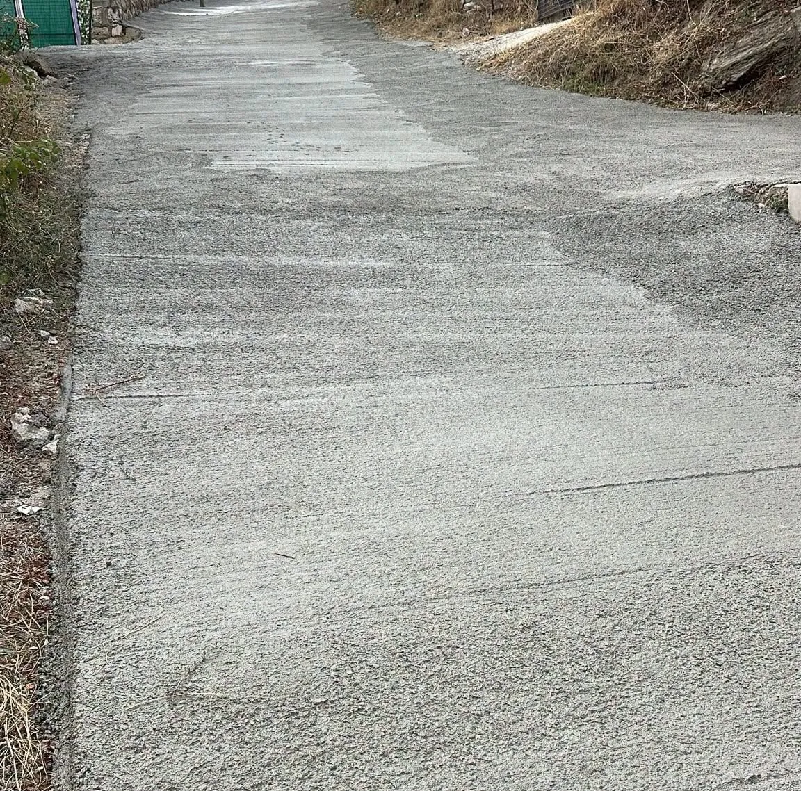 Babadağ’da ulaşım konforu için beton hamlesi: Başkan Kumral sahada