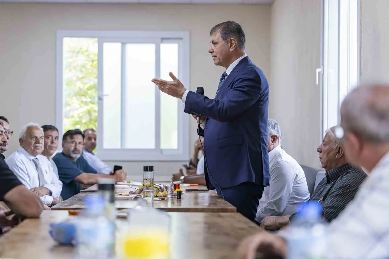 Buca’da kapı kapı dolaştı: Başkan Tugay’dan "iletişim" vurgusu