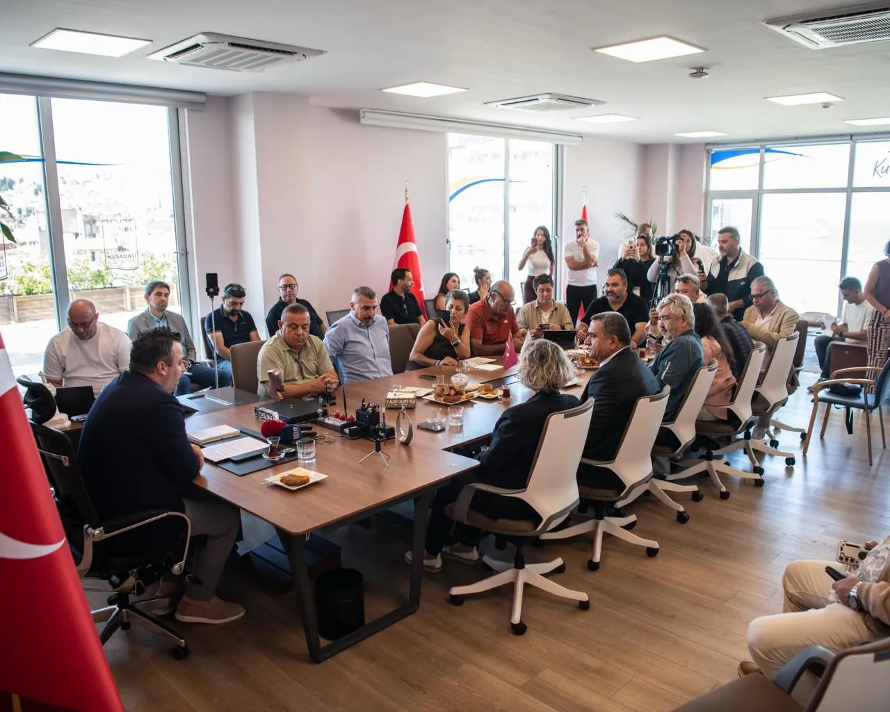 Kuşadası'nda yarım yıllık çalışma karnesi: Hizmetler hız kesmeden sürüyor