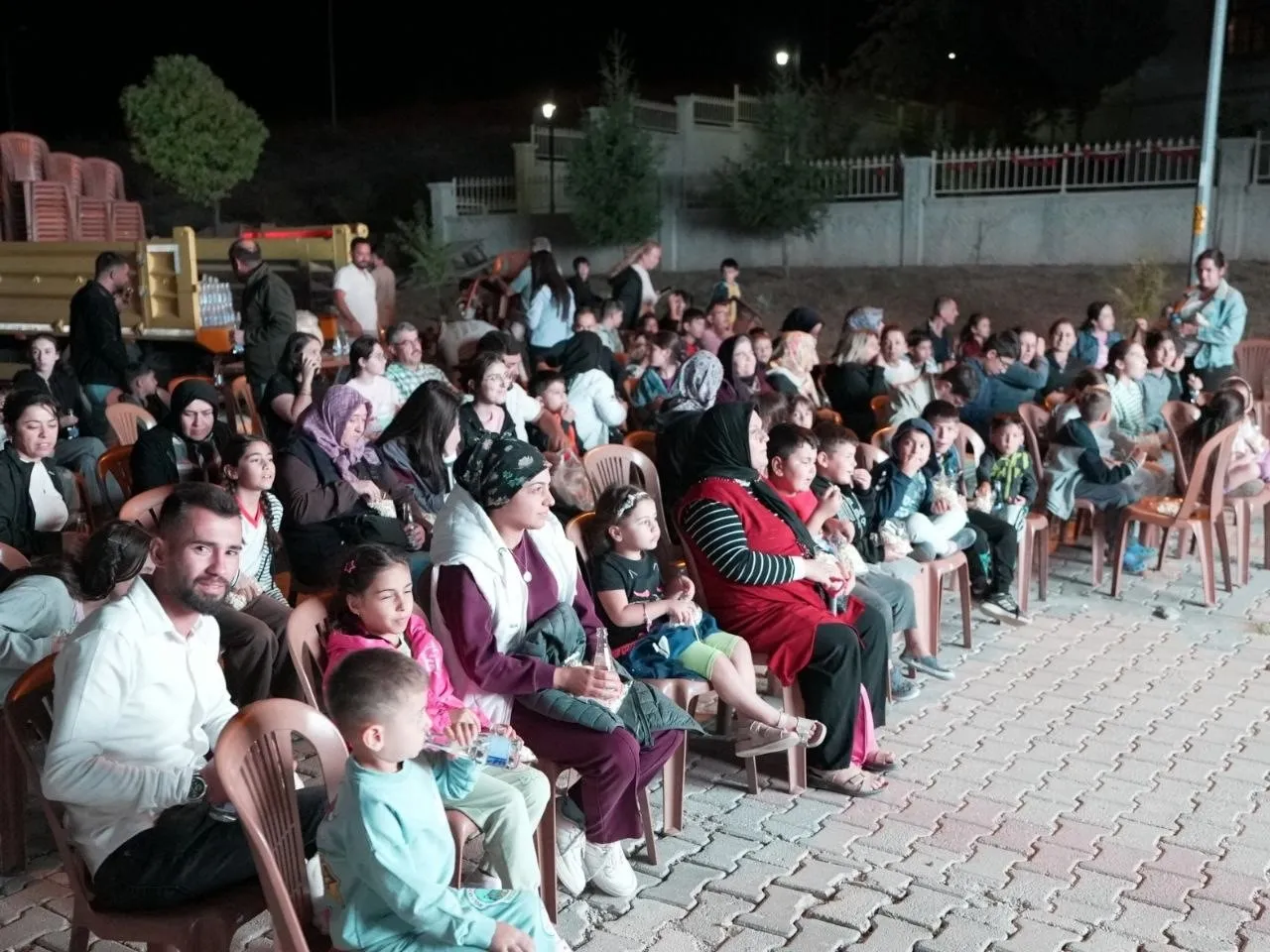 Denizli’de beyaz perde meydanlara indi: Eski günler yeniden canlandı